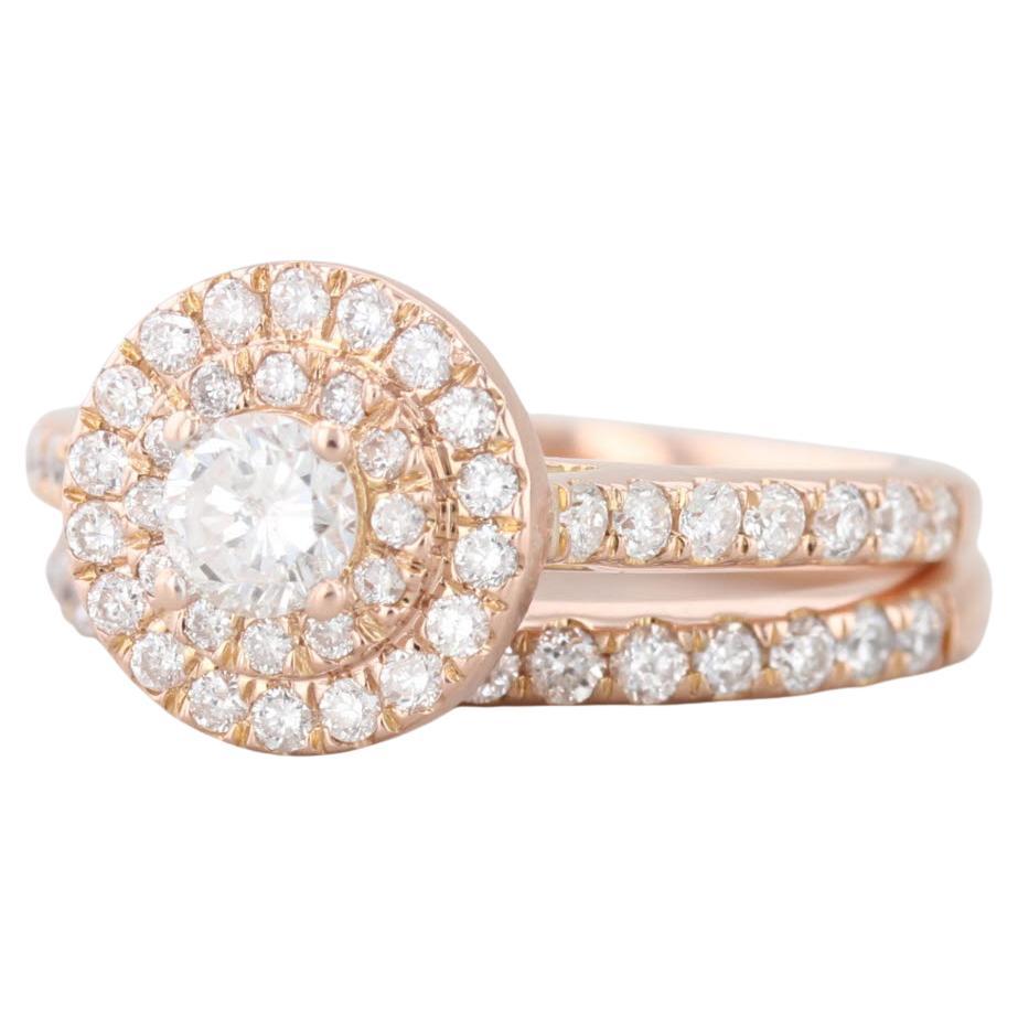 Anello di fidanzamento aureolato con diamanti rotondi da 0,87 ct. in vendita