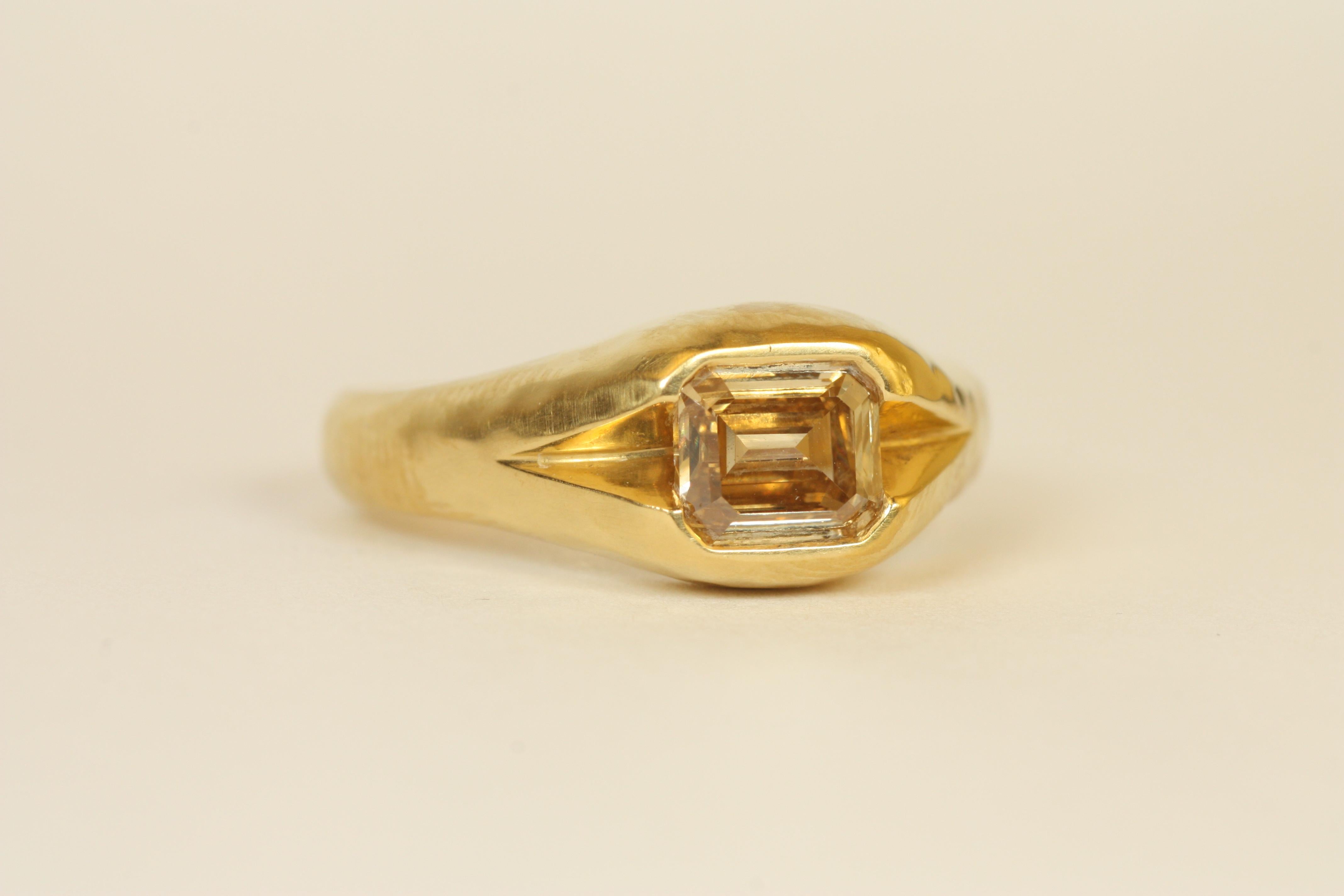 0.88 Carat Emerald Cut Cinnamon Diamond 22K Gold Split-Shank Engagement Ring In New Condition For Sale In Santa Monica, CA