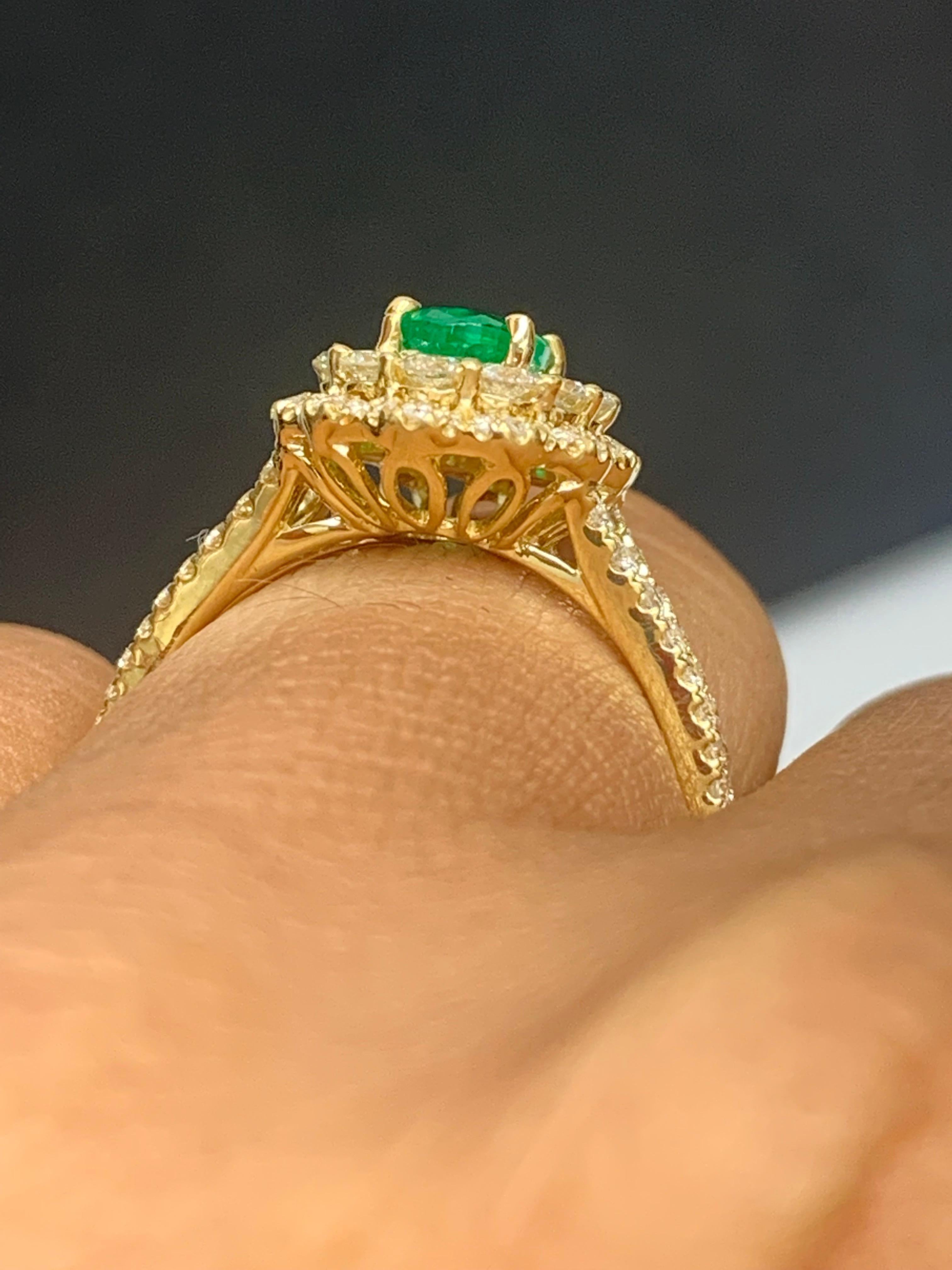 0,88 Karat Oval Cut Smaragd und Diamant Ring in 18k Gelbgold im Angebot 5