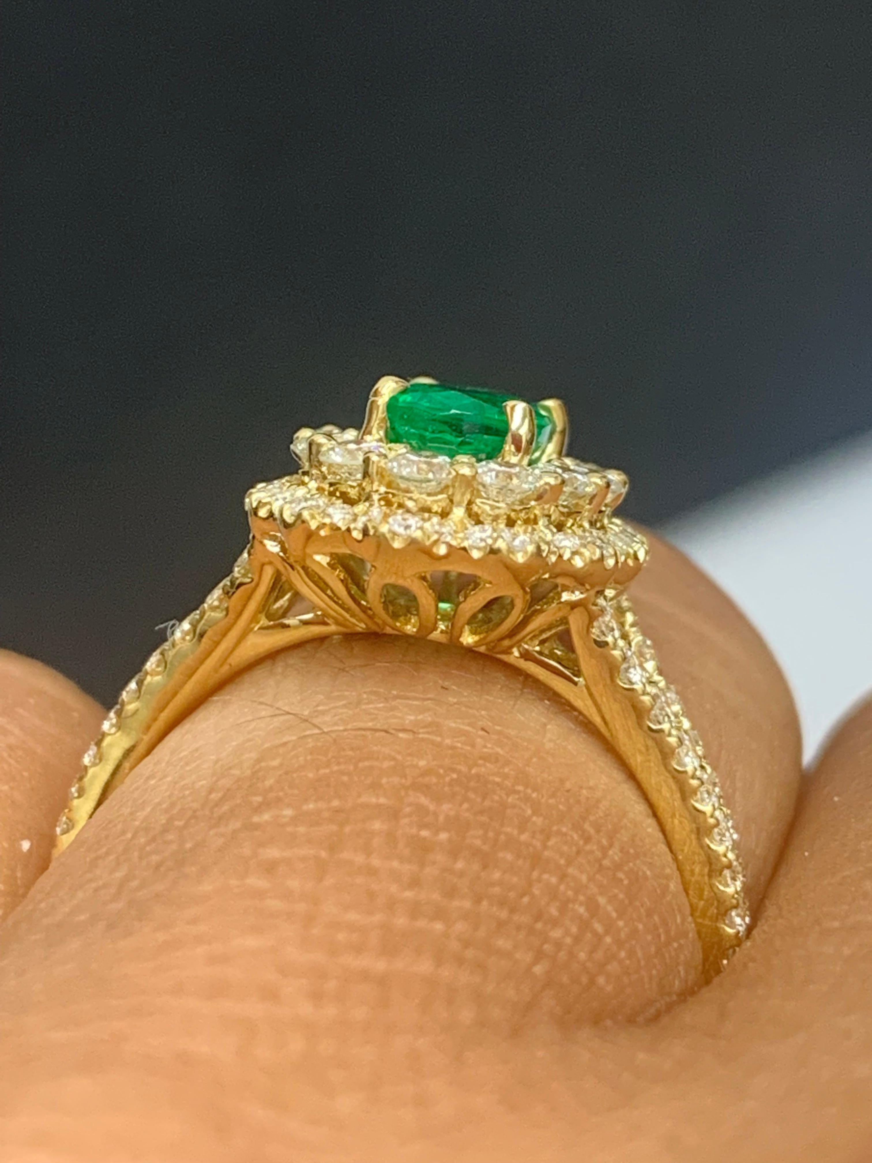 0,88 Karat Oval Cut Smaragd und Diamant Ring in 18k Gelbgold im Angebot 6