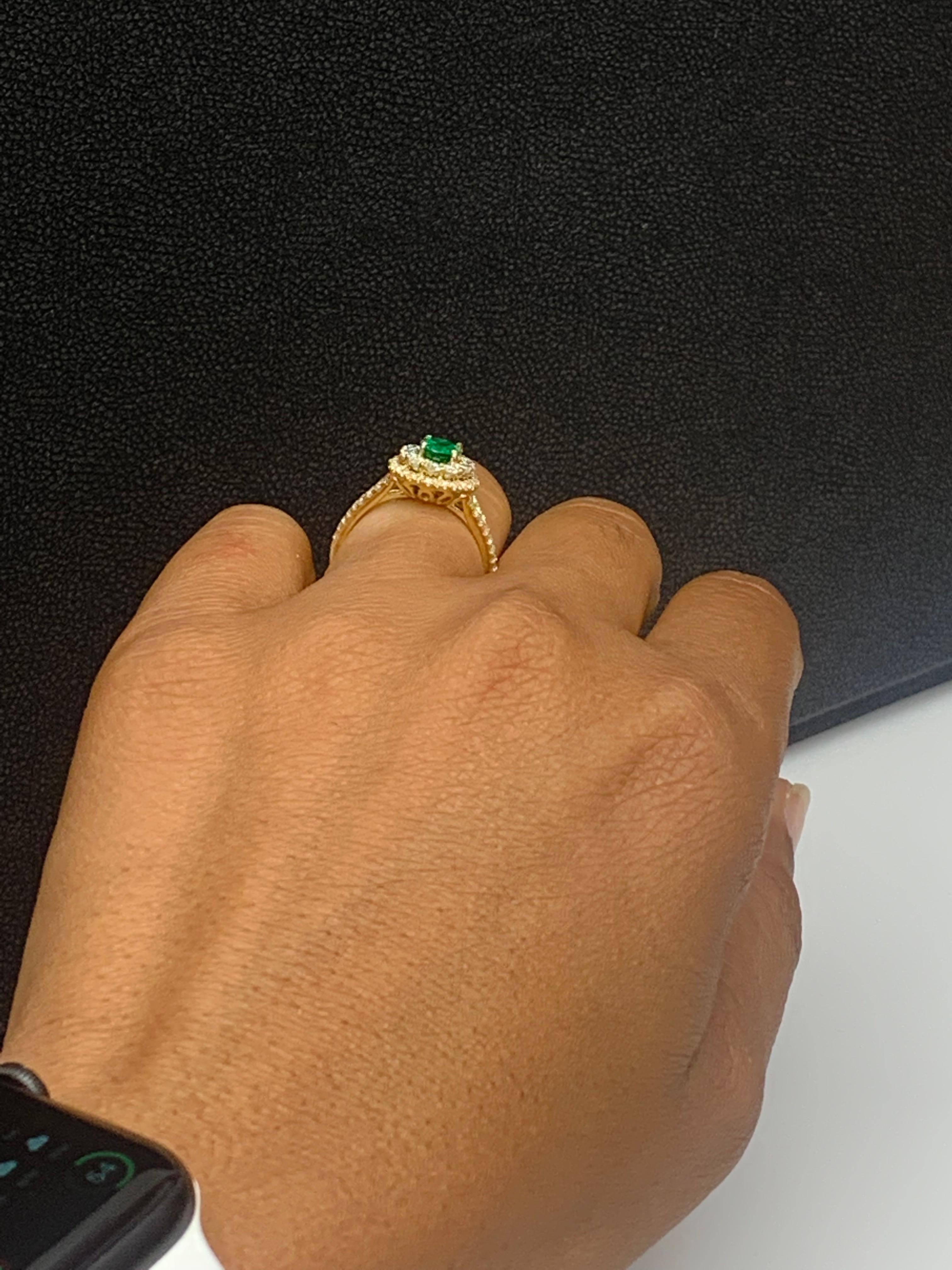 0,88 Karat Oval Cut Smaragd und Diamant Ring in 18k Gelbgold im Angebot 10