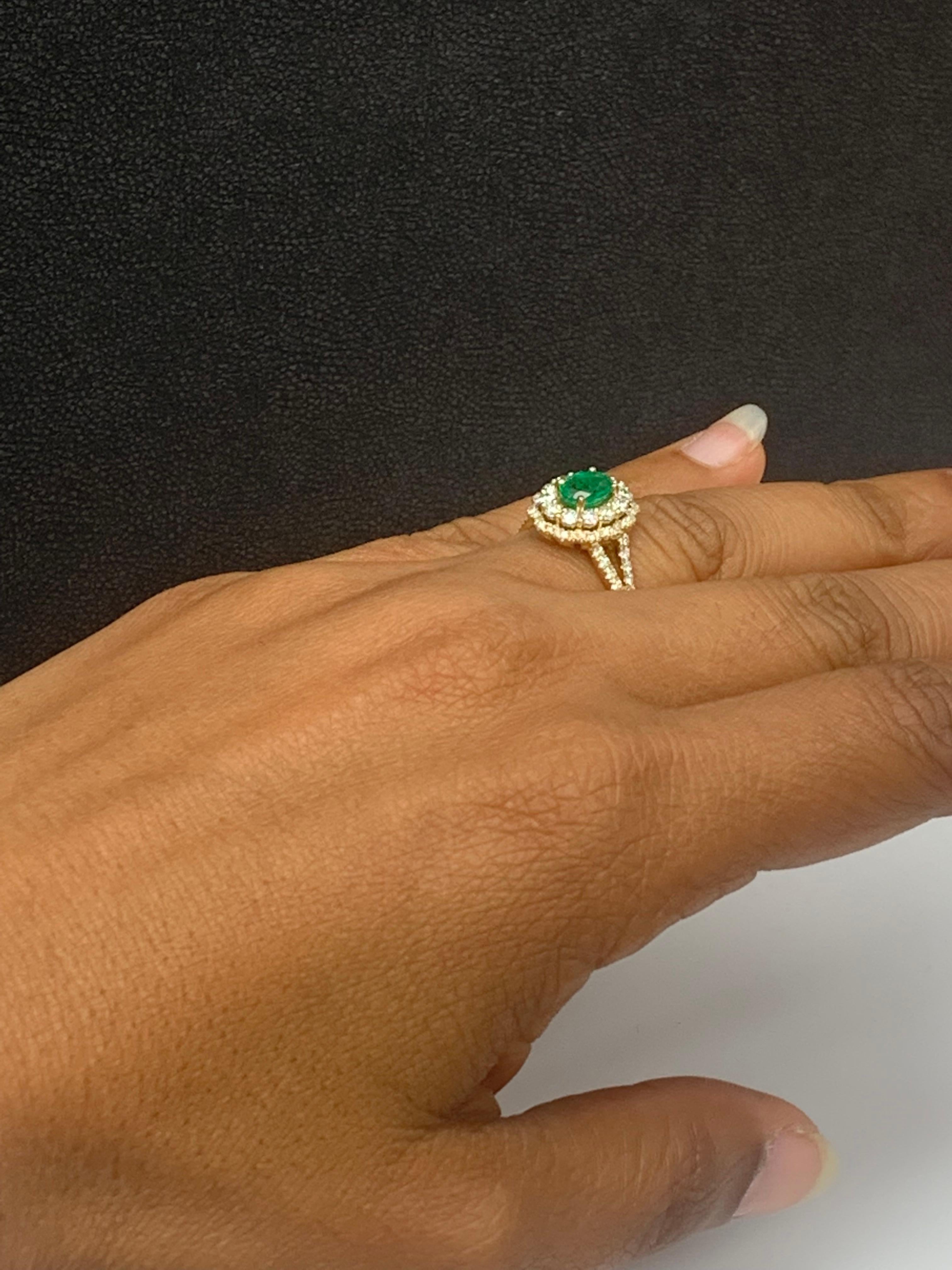 0,88 Karat Oval Cut Smaragd und Diamant Ring in 18k Gelbgold im Angebot 11