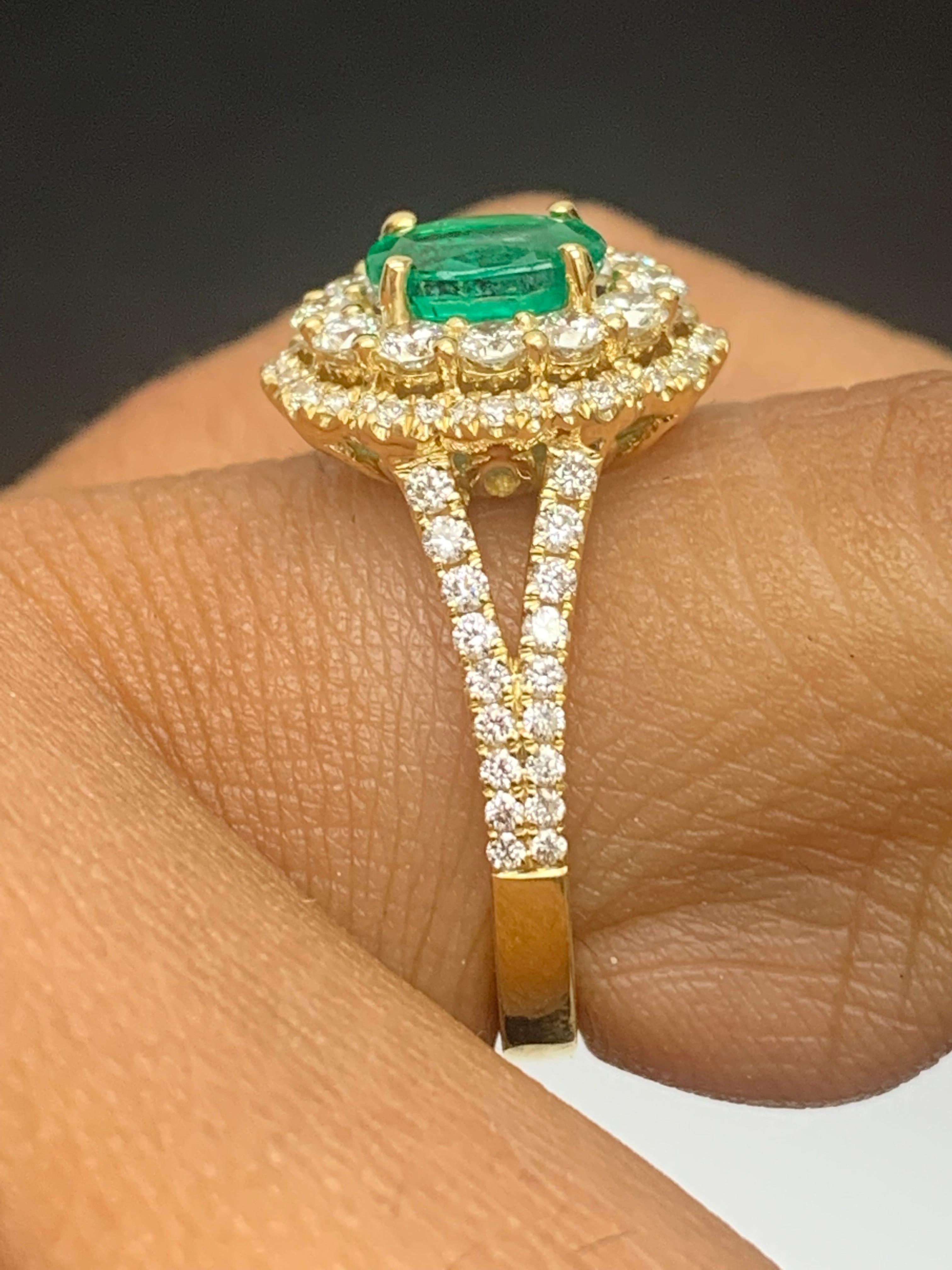 0,88 Karat Oval Cut Smaragd und Diamant Ring in 18k Gelbgold im Angebot 3
