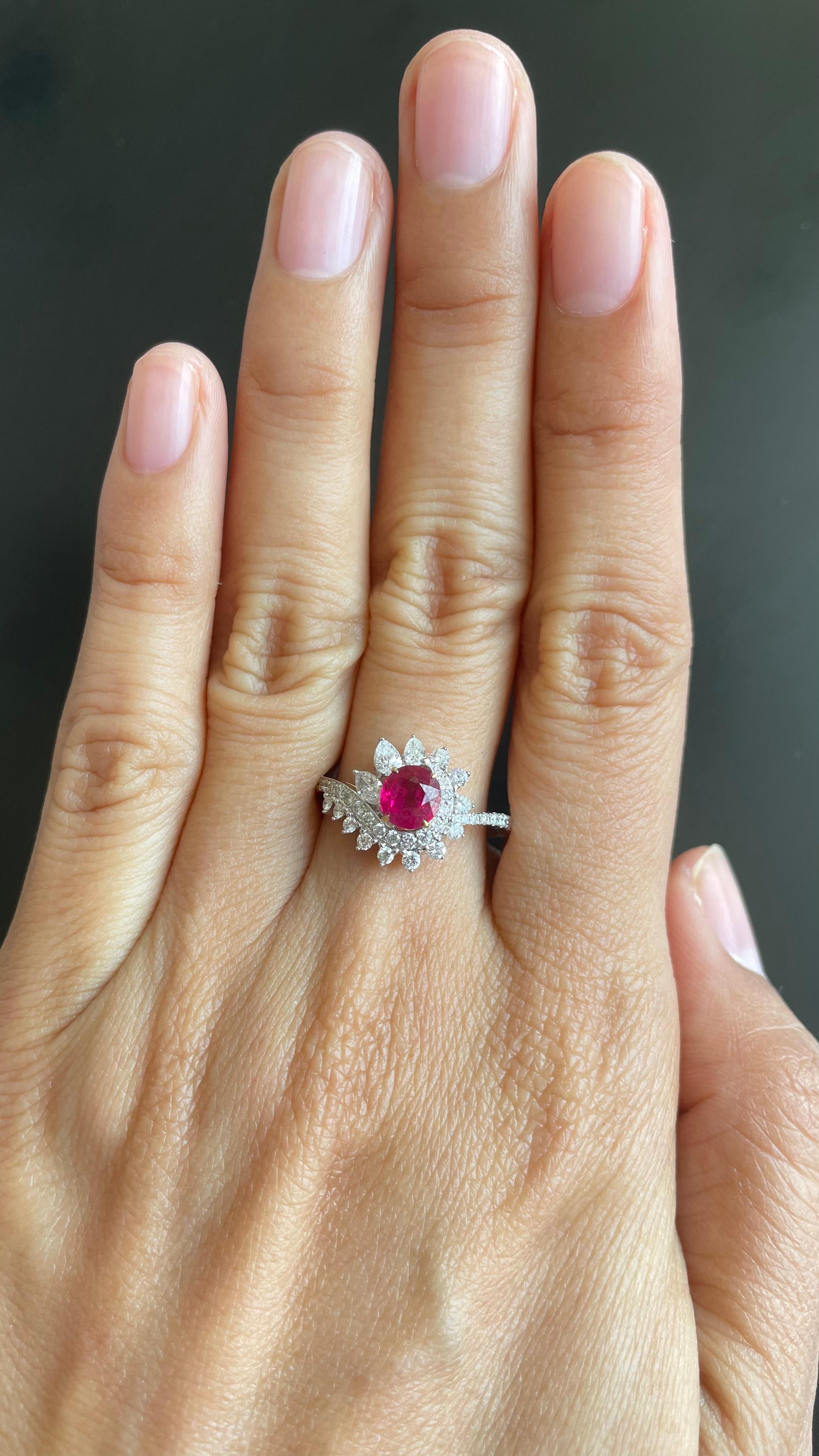 Anello con rubino e diamante da 0,88 carati con sangue di piccione della Birmania senza calore in oro 18 carati in vendita 1