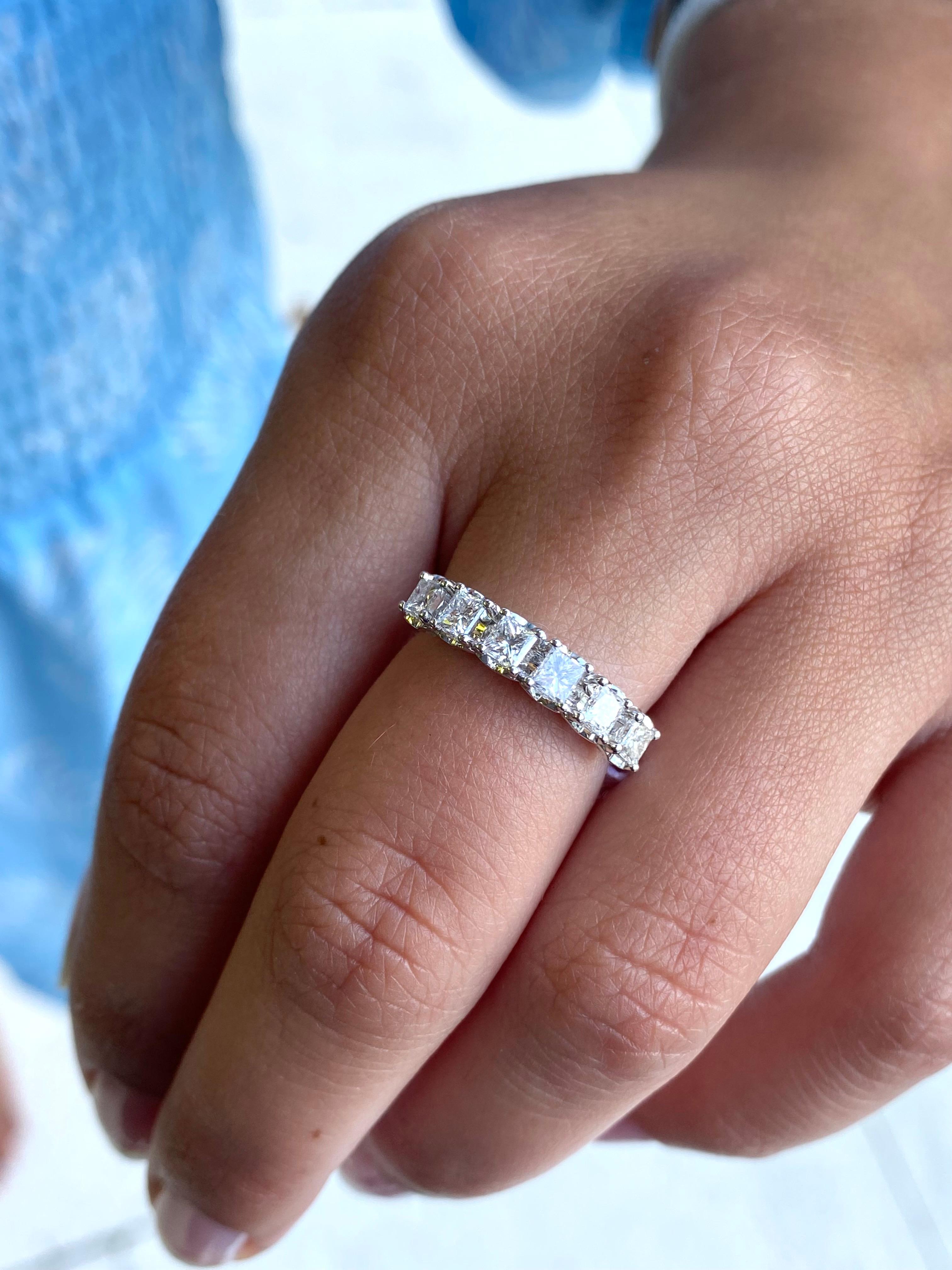 Taille princesse Bracelet en or blanc 18 carats avec demi-anneau en diamant taille princesse de 0,88 carat en vente
