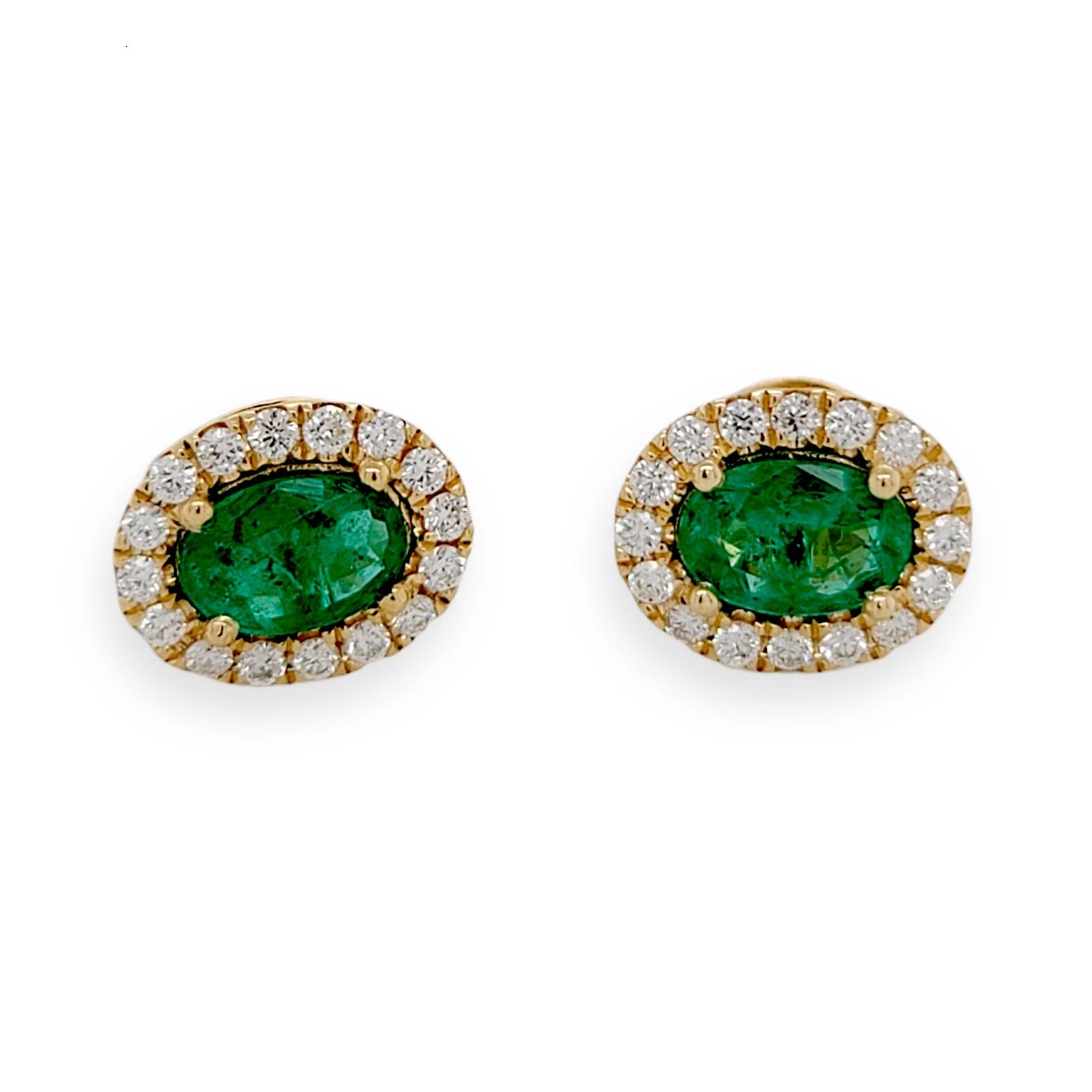 Round Cut 0.88 CT Colombian Emerald & 0.27 CT Diamonds in 14K Yellow Gold Stud Earrings For Sale