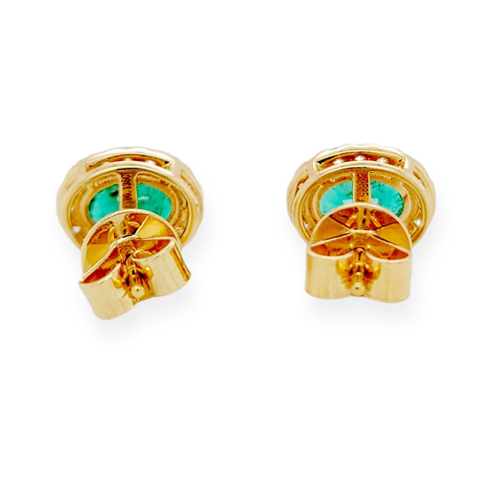 Women's or Men's 0.88 CT Colombian Emerald & 0.27 CT Diamonds in 14K Yellow Gold Stud Earrings For Sale