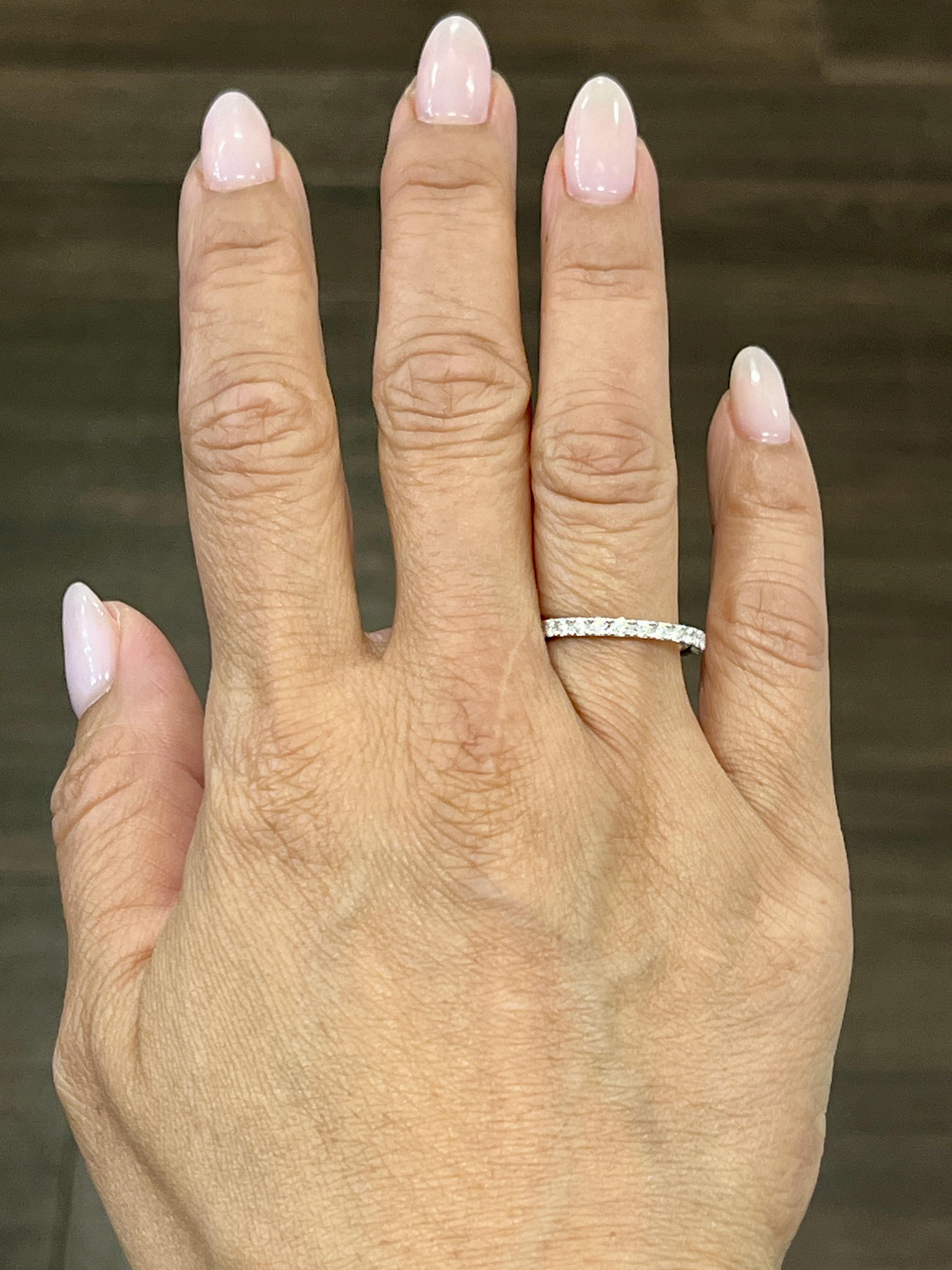 This beautiful eternity ring features 28 round brilliant diamonds all around. The diamonds boast a color of E/F and VS1/VS2 in clarity. A gorgeous ring to add to any wardrobe.