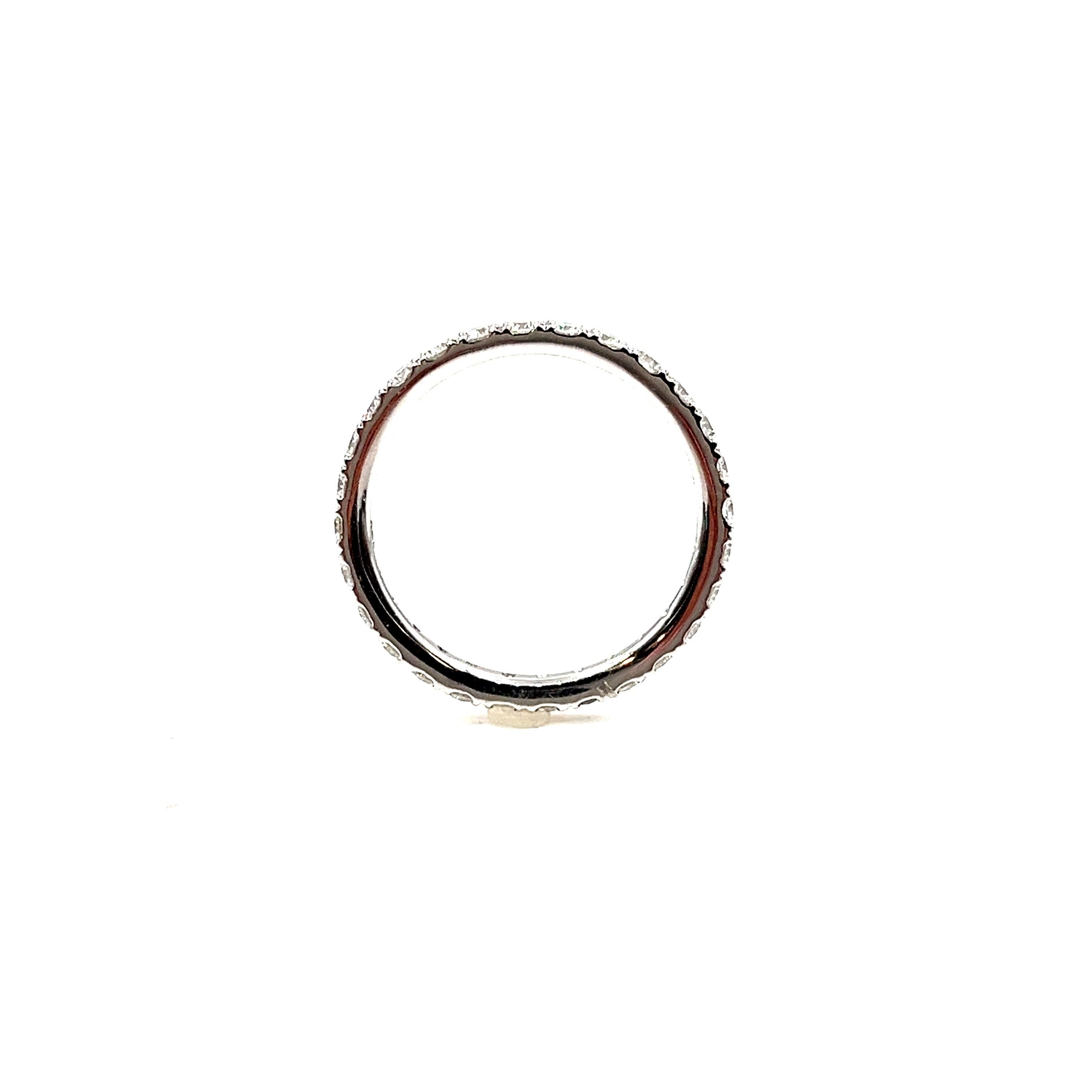 Round Cut 0.88 ct Diamond Eternity Ring For Sale