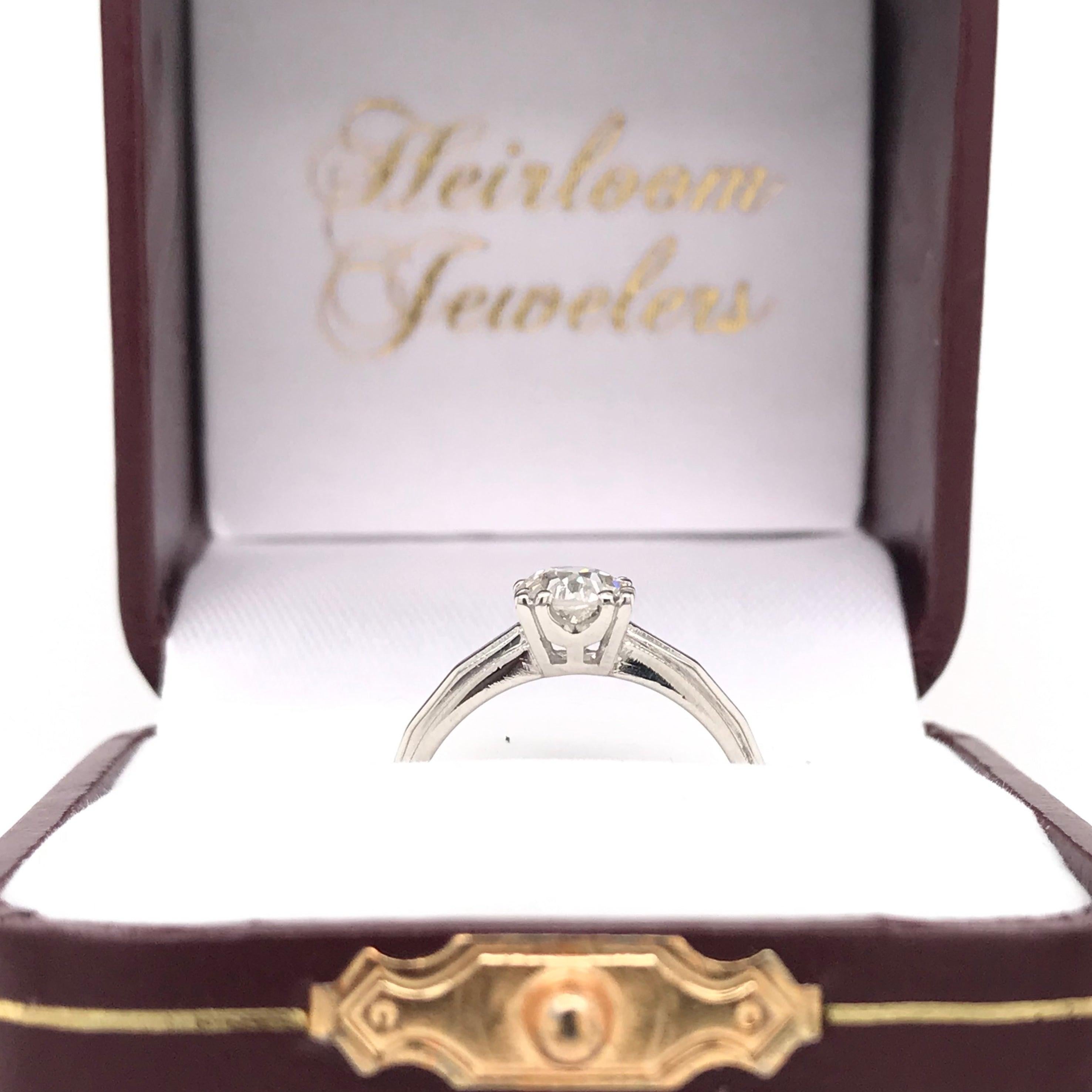 Bague solitaire en platine et diamant taille ancienne de 0,88 carat en vente 2