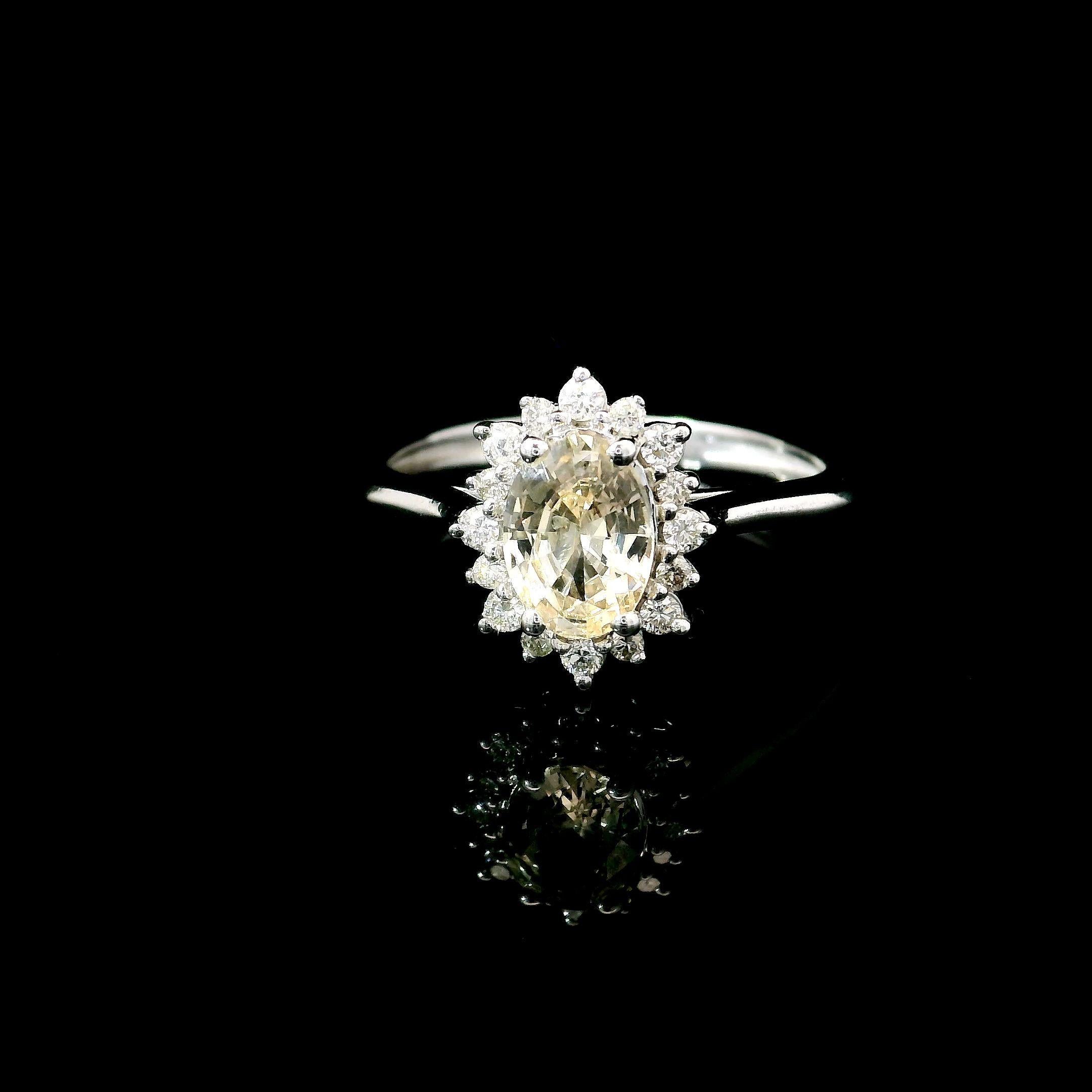 Oval Cut 0.88 Sapphire ring For Sale