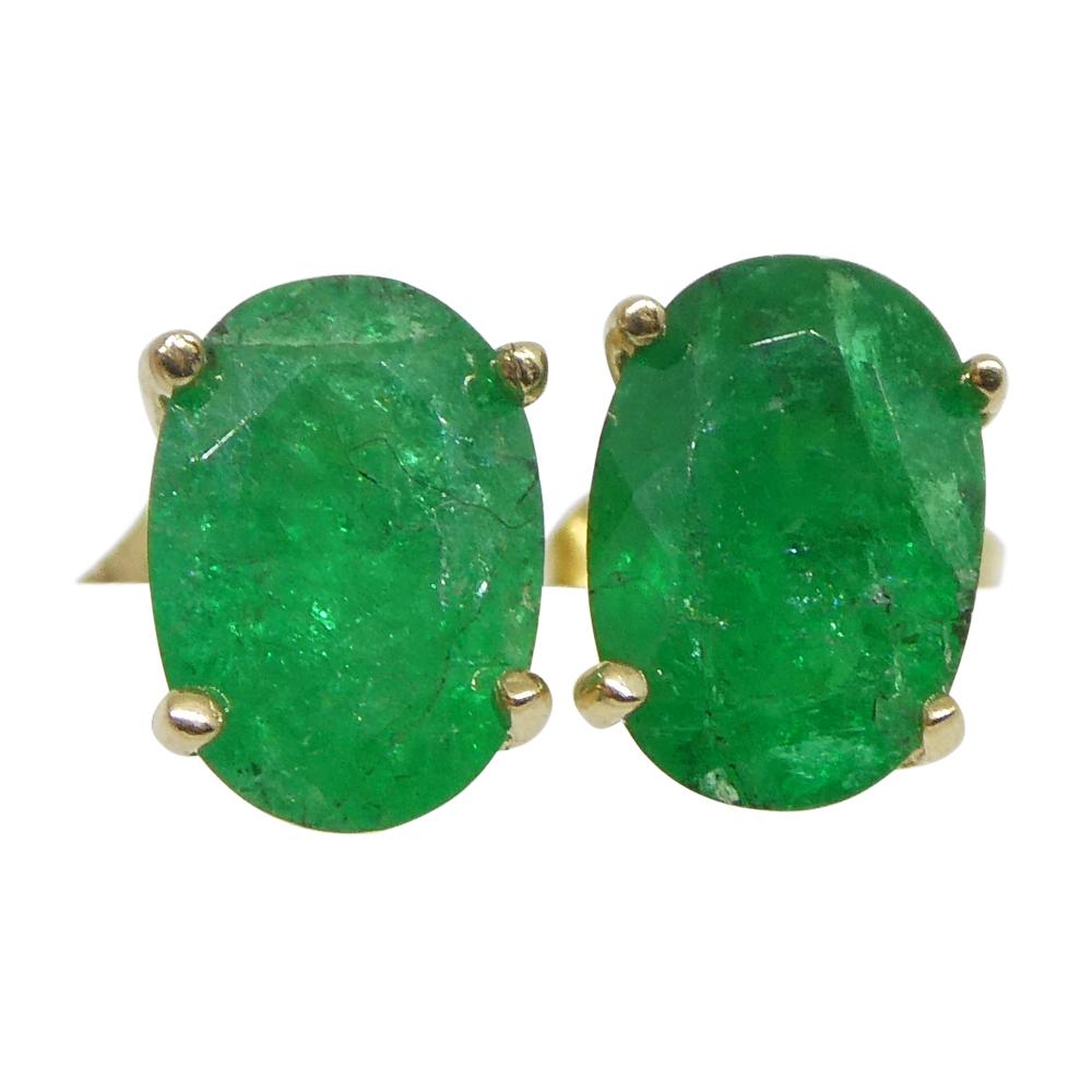 0.88ct Oval Green Colombian Emerald Stud Earrings set in 14k Yellow Gold In New Condition For Sale In Toronto, Ontario