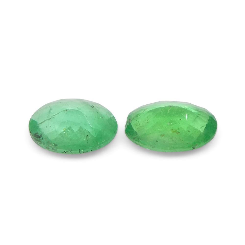 Women's or Men's 0.88ct Pair Oval Green Emerald from Colombia For Sale