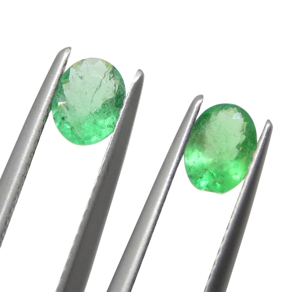 0.88ct Pair Oval Green Emerald from Colombia For Sale 3