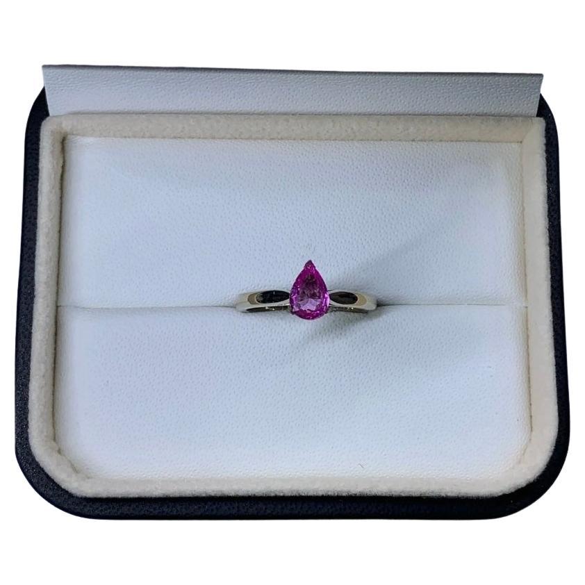 Anillo de compromiso solitario de zafiro rosa de 0,88 ct en oro blanco de 18 ct