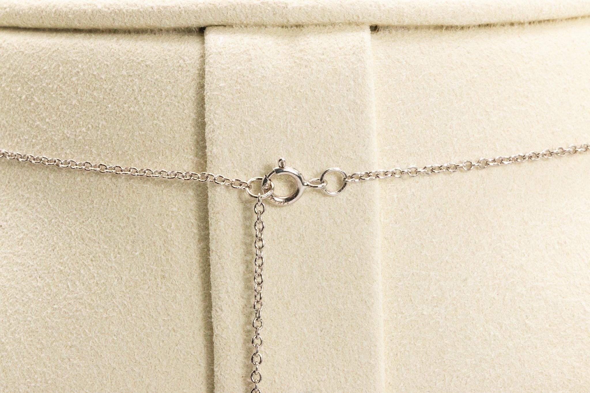 Collana con ciondolo con diamanti incastonati 0.88CT Round Brilliante in oro bianco 14K in vendita 3