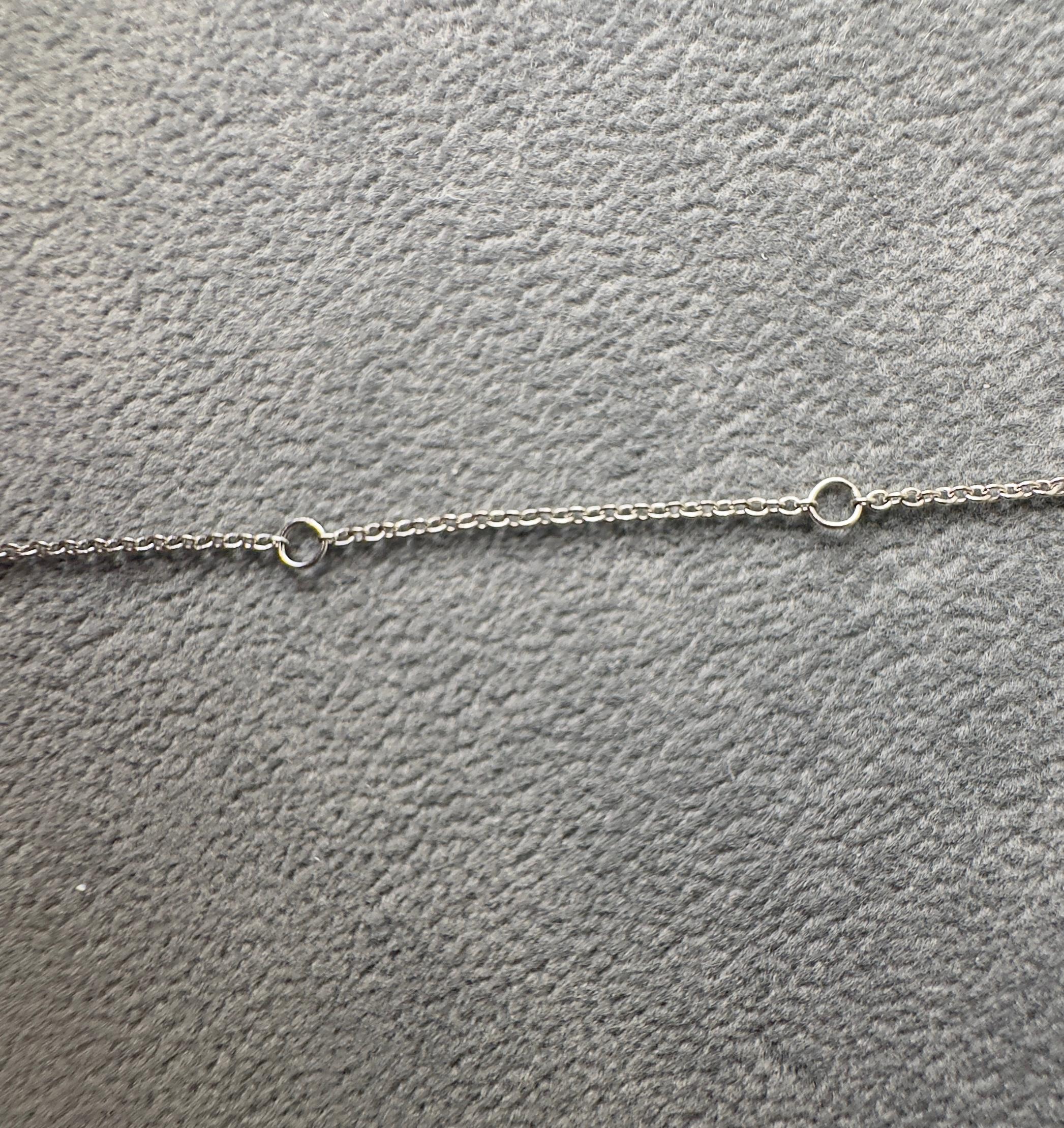 Collana con ciondolo con diamanti incastonati 0.88CT Round Brilliante in oro bianco 14K in vendita 4