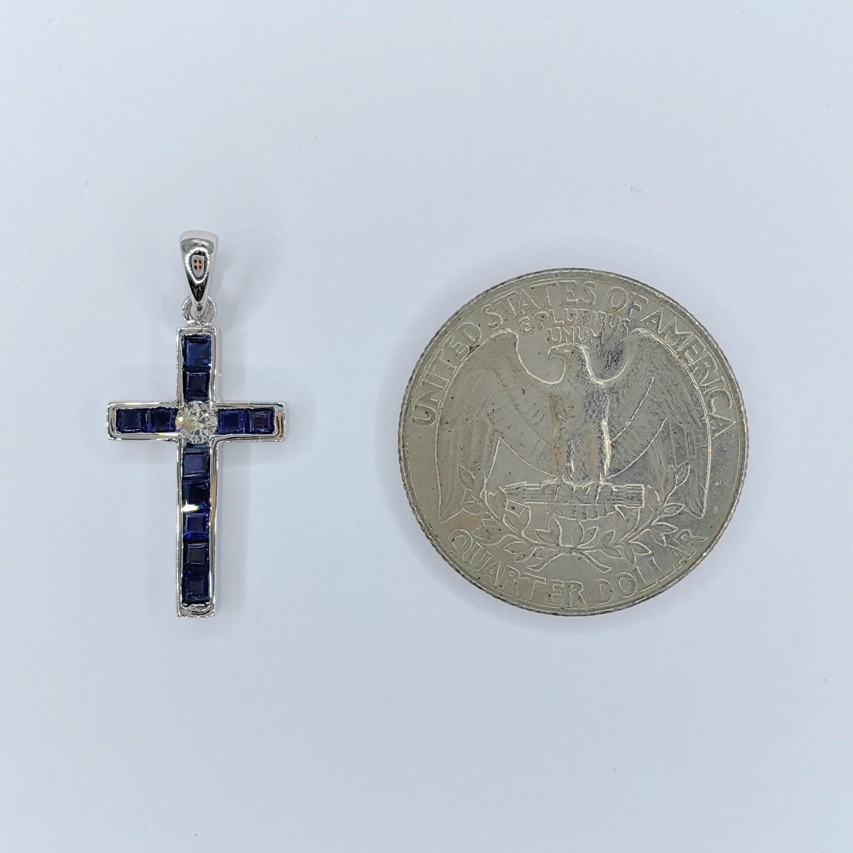 0,88 Karat königsblauer Saphir & Diamant Kreuz-Halskette mit Anhänger aus 18 Karat Weißgold im Angebot 1