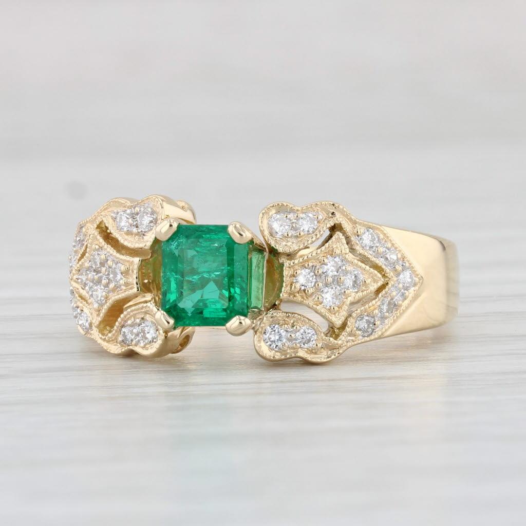 0.88ctw Emerald Diamond Ring 18k Yellow Gold Size 7.75 In Good Condition For Sale In McLeansville, NC
