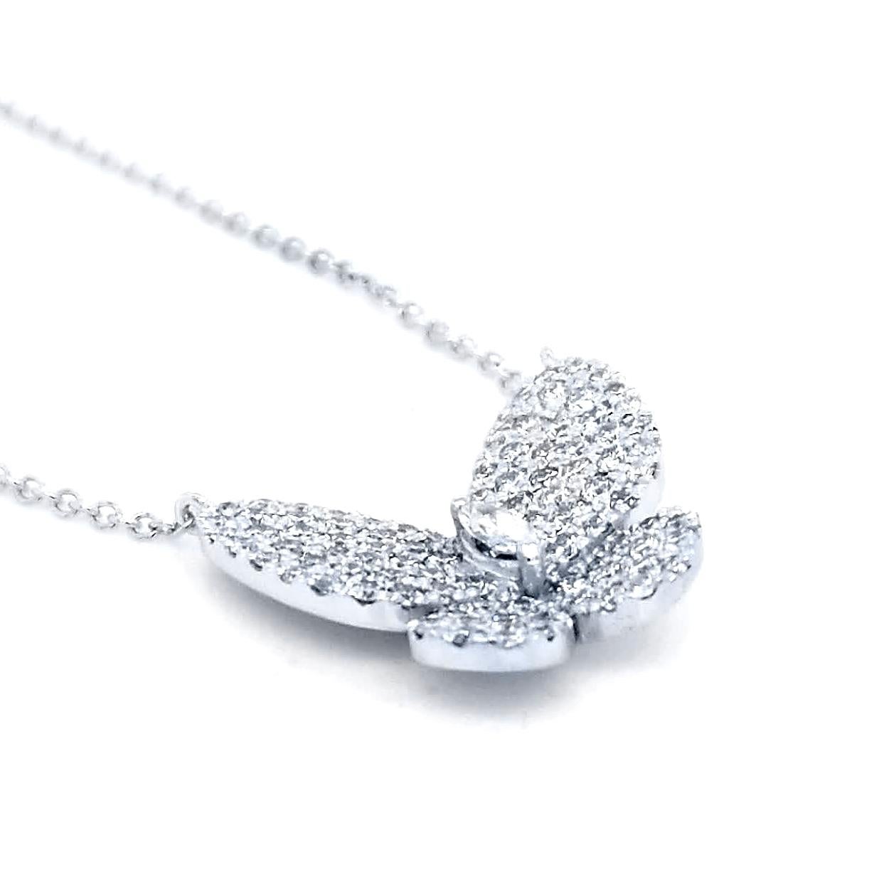 Taglio rotondo Sebastian Bernards, collana con farfalla incastonata in oro bianco 14 K.K. da 0,89 ct. in vendita