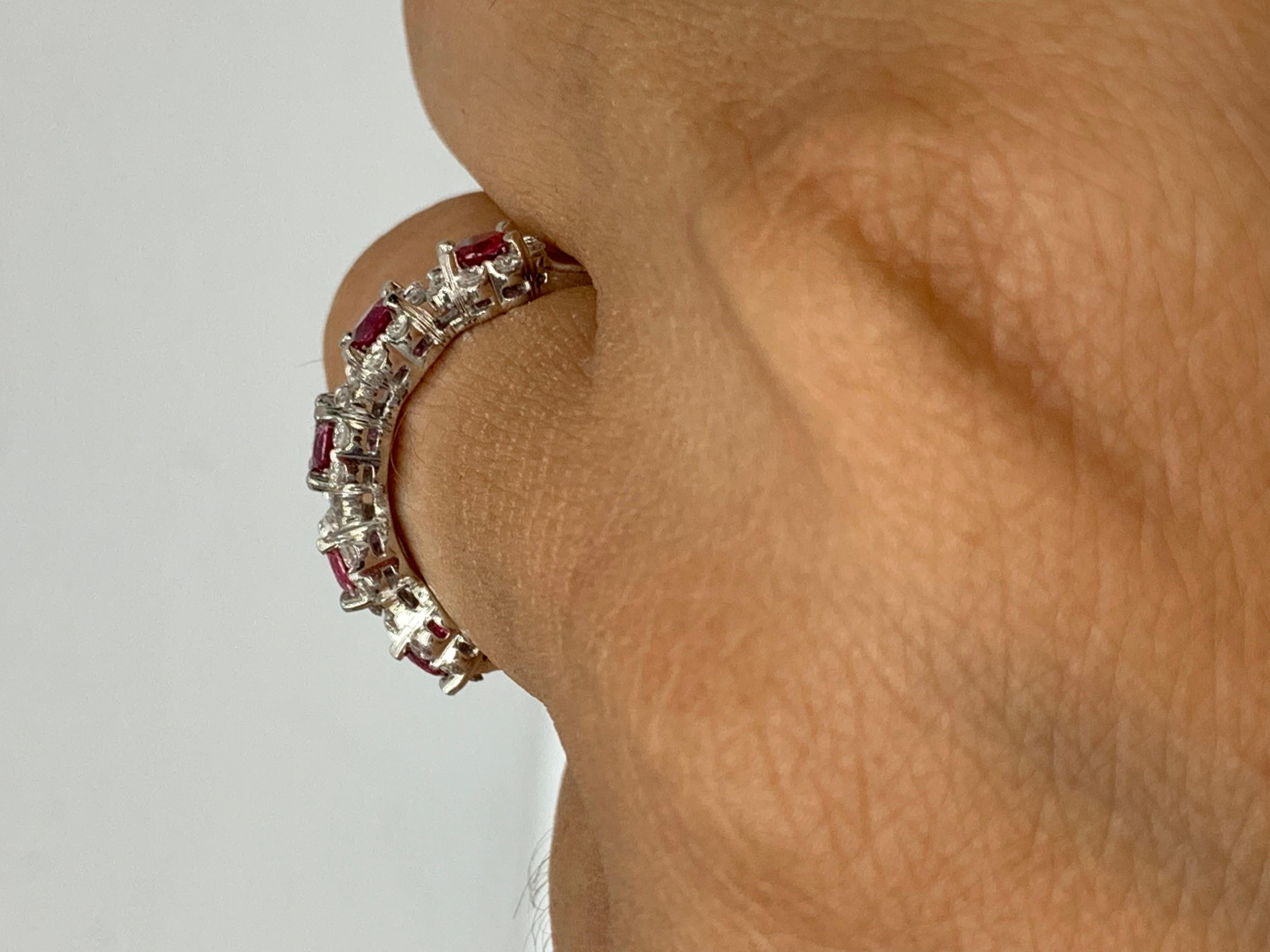 0,89 Karat Brillantschliff Blume Rubin und Diamant Ring in 18k Weißgold im Angebot 8