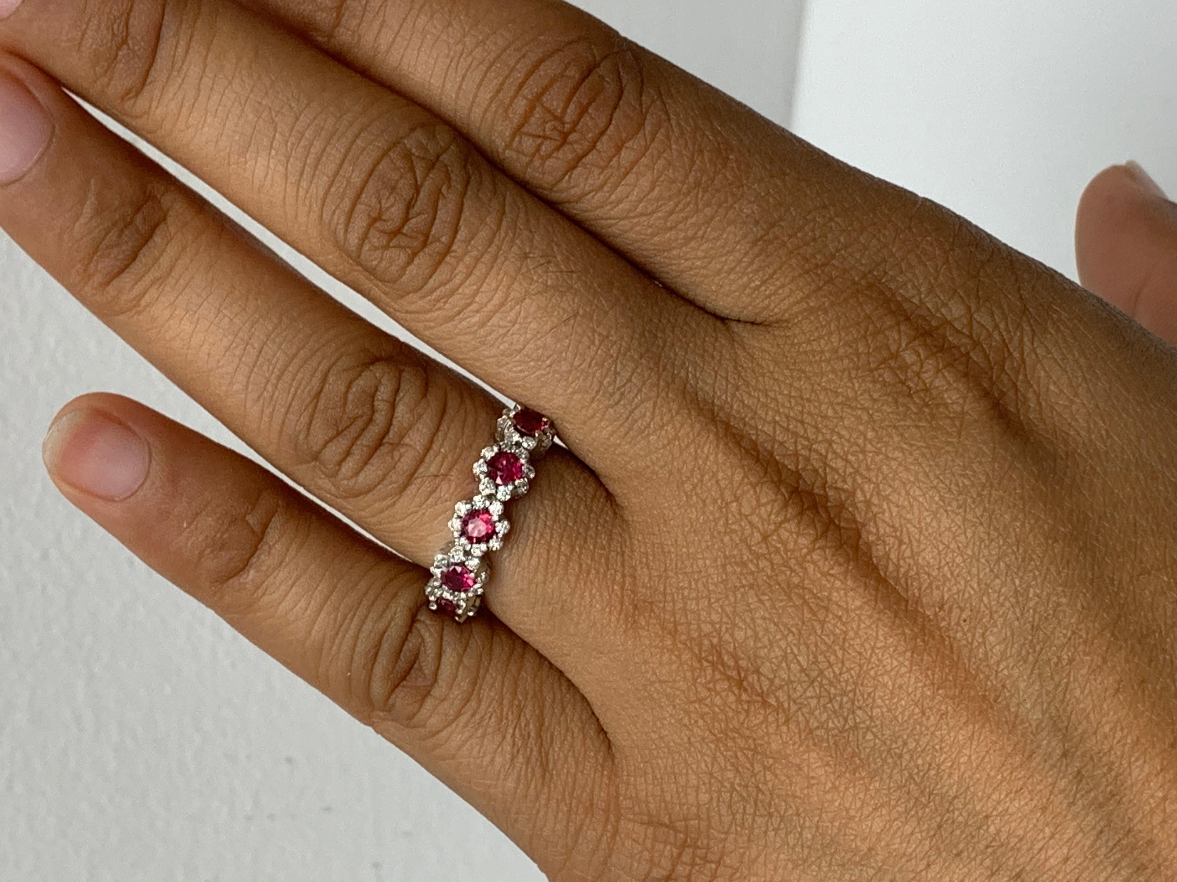 0,89 Karat Brillantschliff Blume Rubin und Diamant Ring in 18k Weißgold im Angebot 9