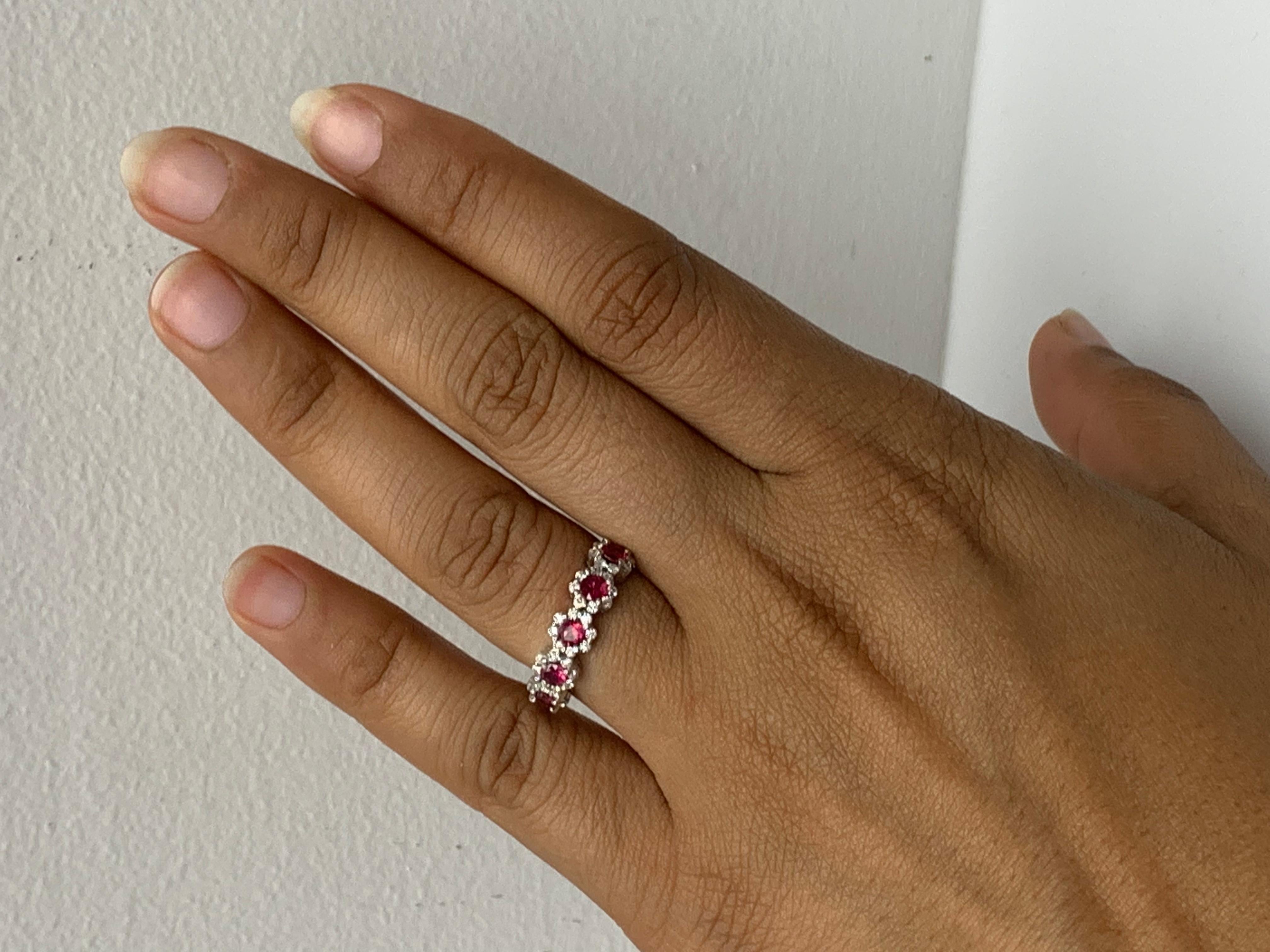 0,89 Karat Brillantschliff Blume Rubin und Diamant Ring in 18k Weißgold im Angebot 10