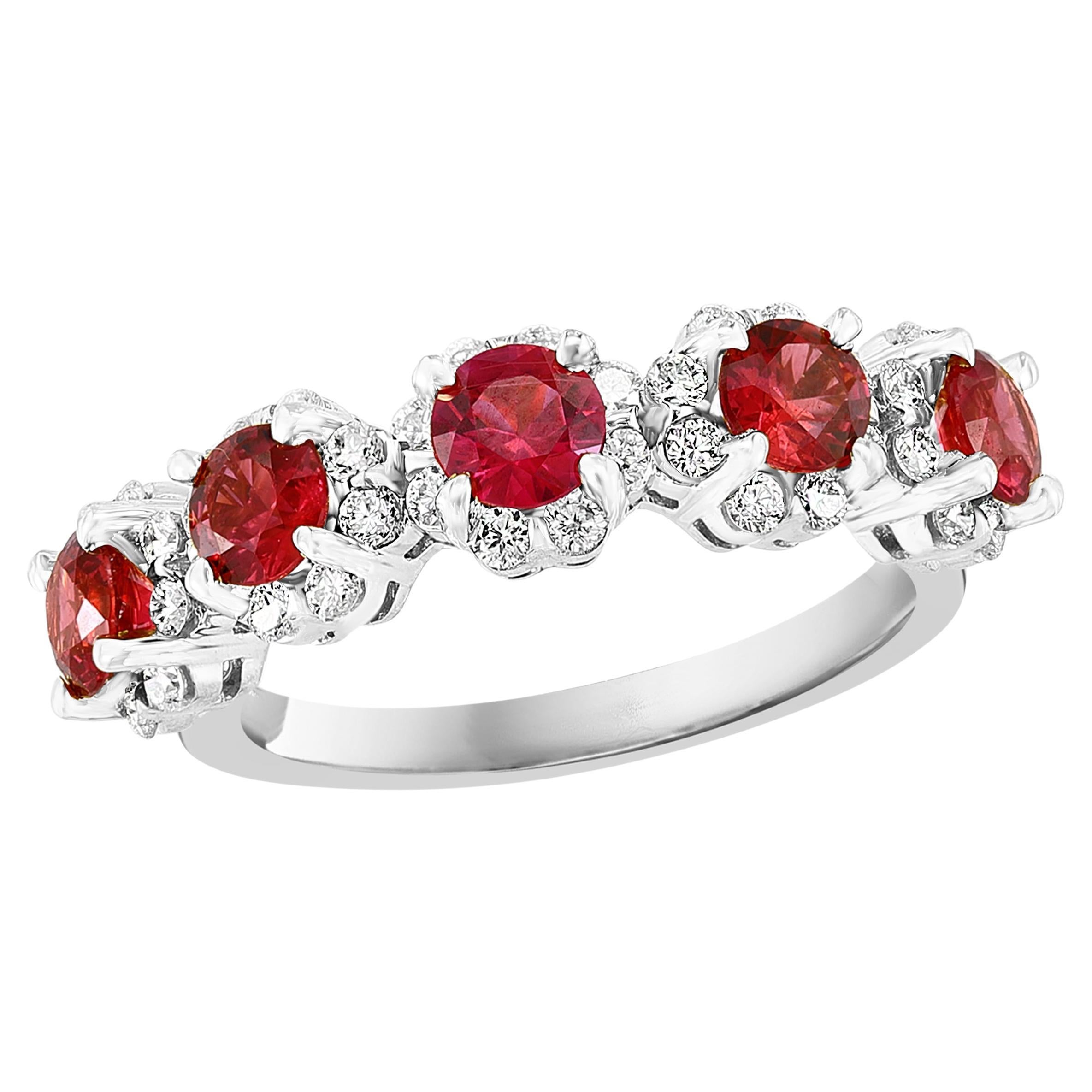 Bague en or blanc 18k de 0,89 carat à fleur de rubis et diamants à taille brillante