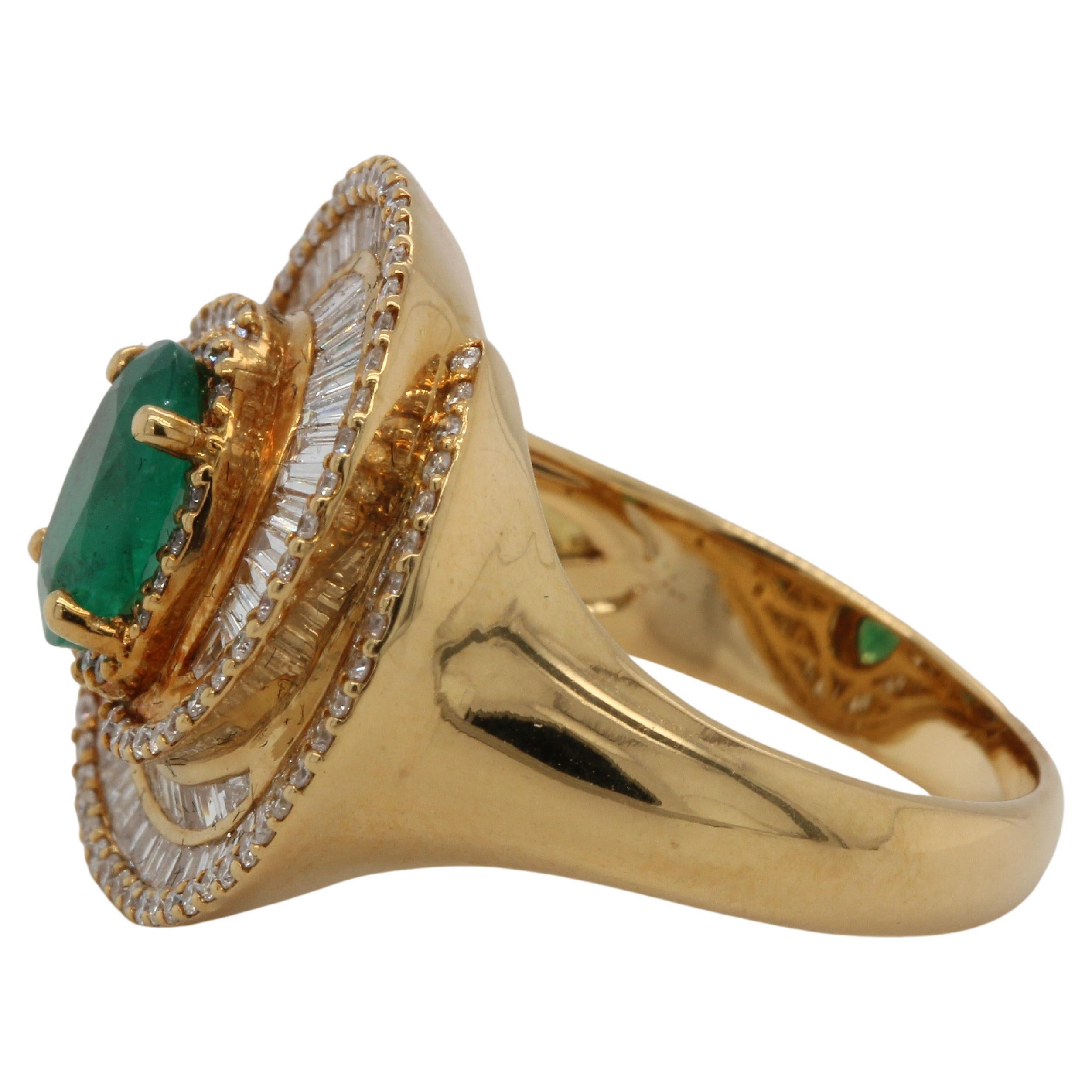 Oval Cut 0.89 Carat Emerald and Diamond Ring in 18 Karat Gold For Sale