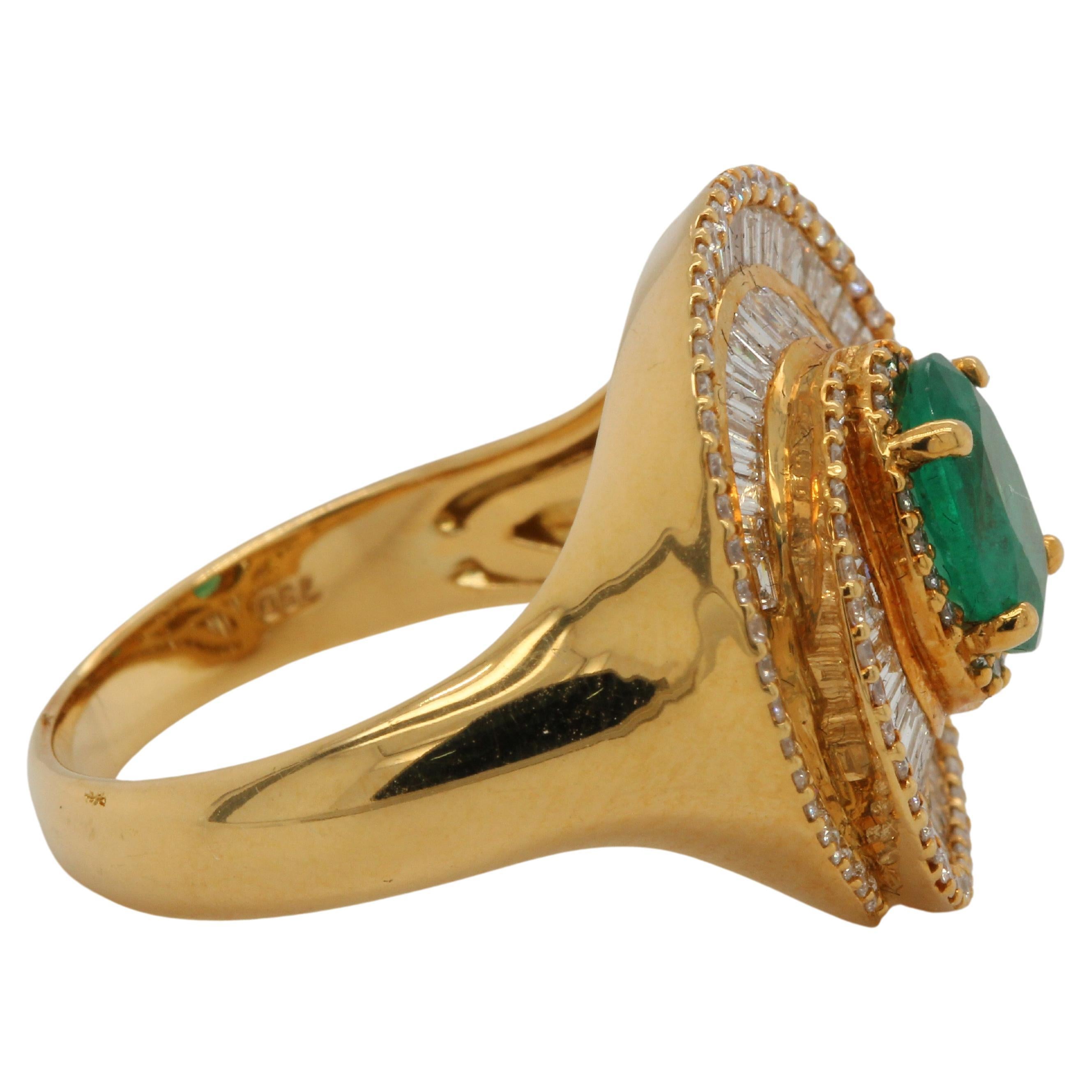 Women's or Men's 0.89 Carat Emerald and Diamond Ring in 18 Karat Gold For Sale