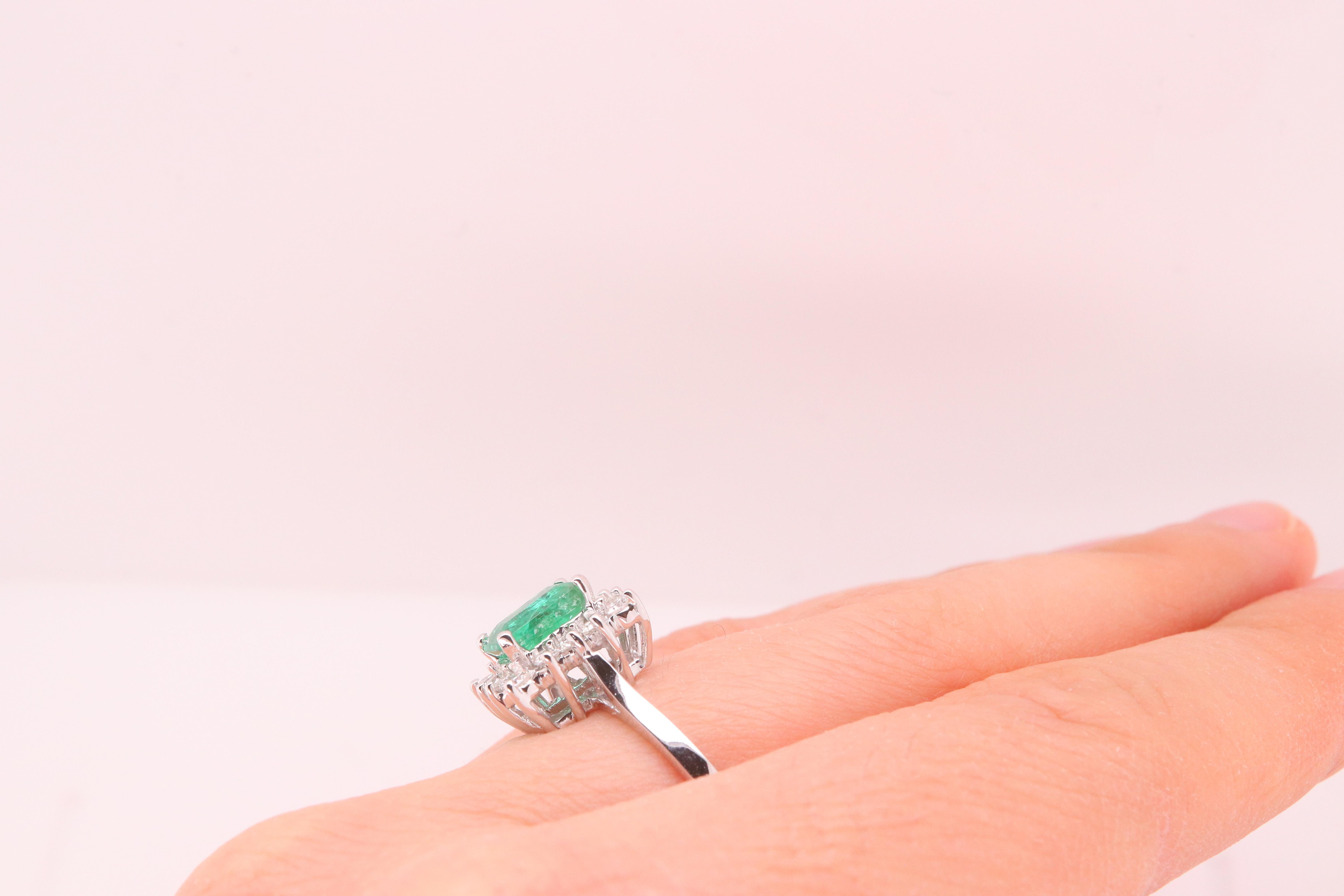 Contemporary 0.89 Carat Emerald Engagement Ring with Diamonds