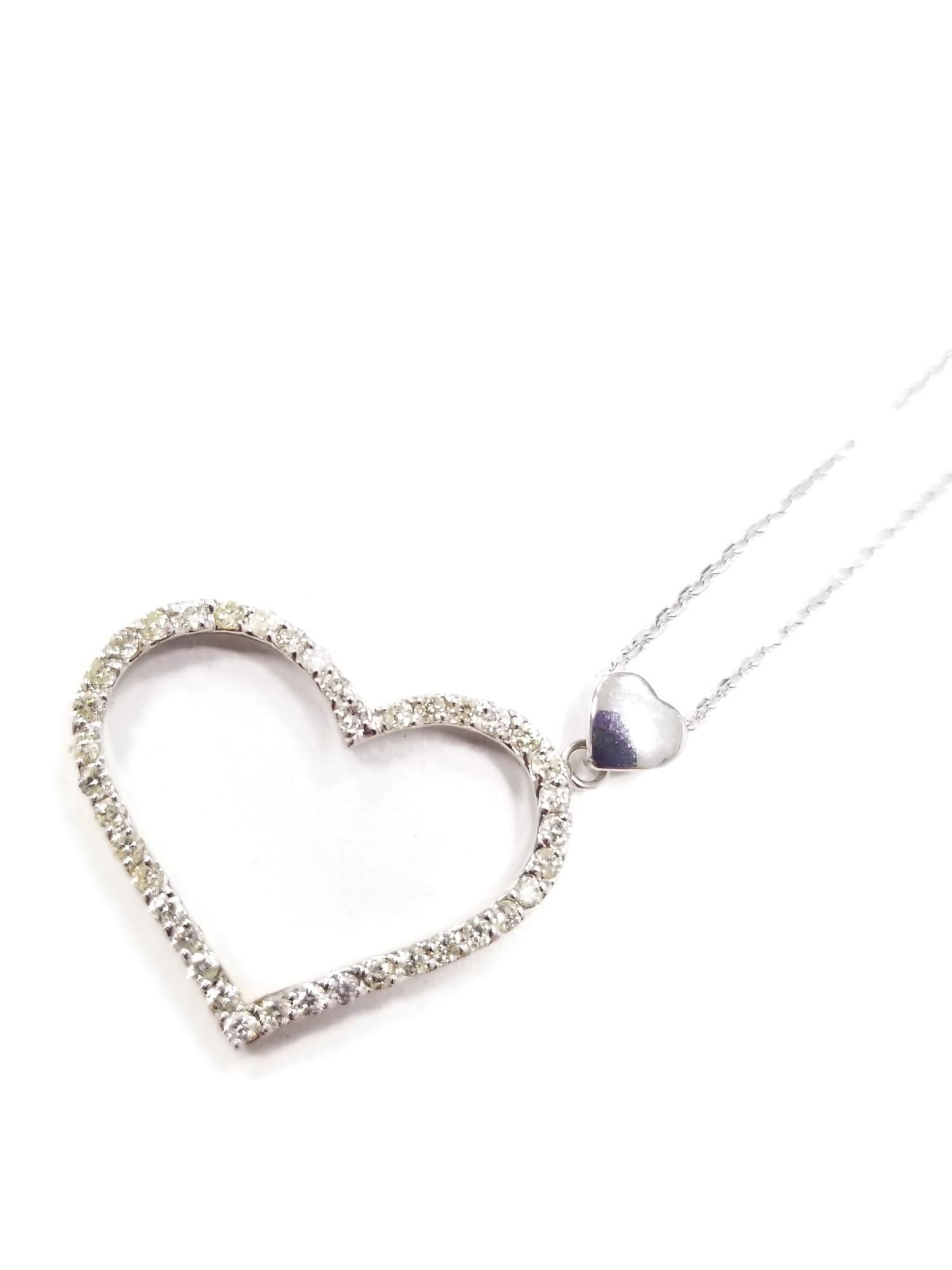 Beautiful shiny, 0.89 ctw heart shape pendant 14k white gold. eye clean diamonds. average Color I-J, Clarity SI3-I1. everyday wear. Chain 15-16 inches long.