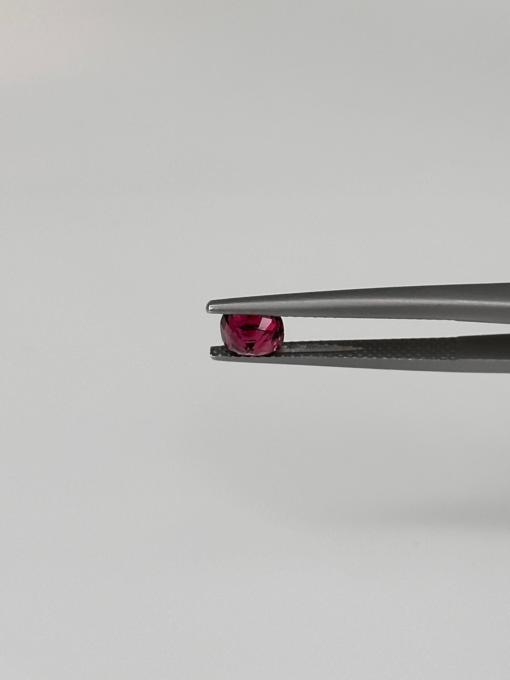0.89 Carat Pinkish Red Burmese Spinel For Sale 1