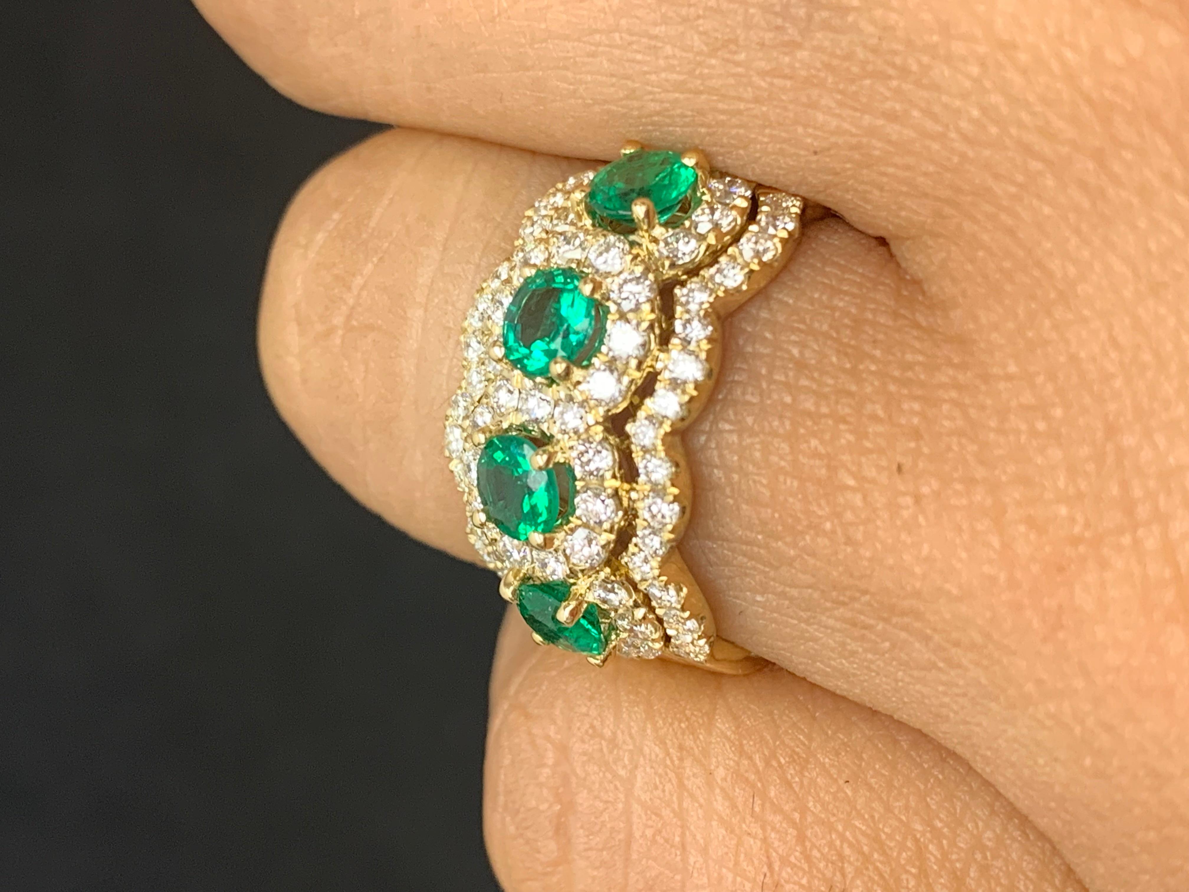 0.89 Carat Round Cut Emerald and Diamond 18K Yellow Gold Ring For Sale 5