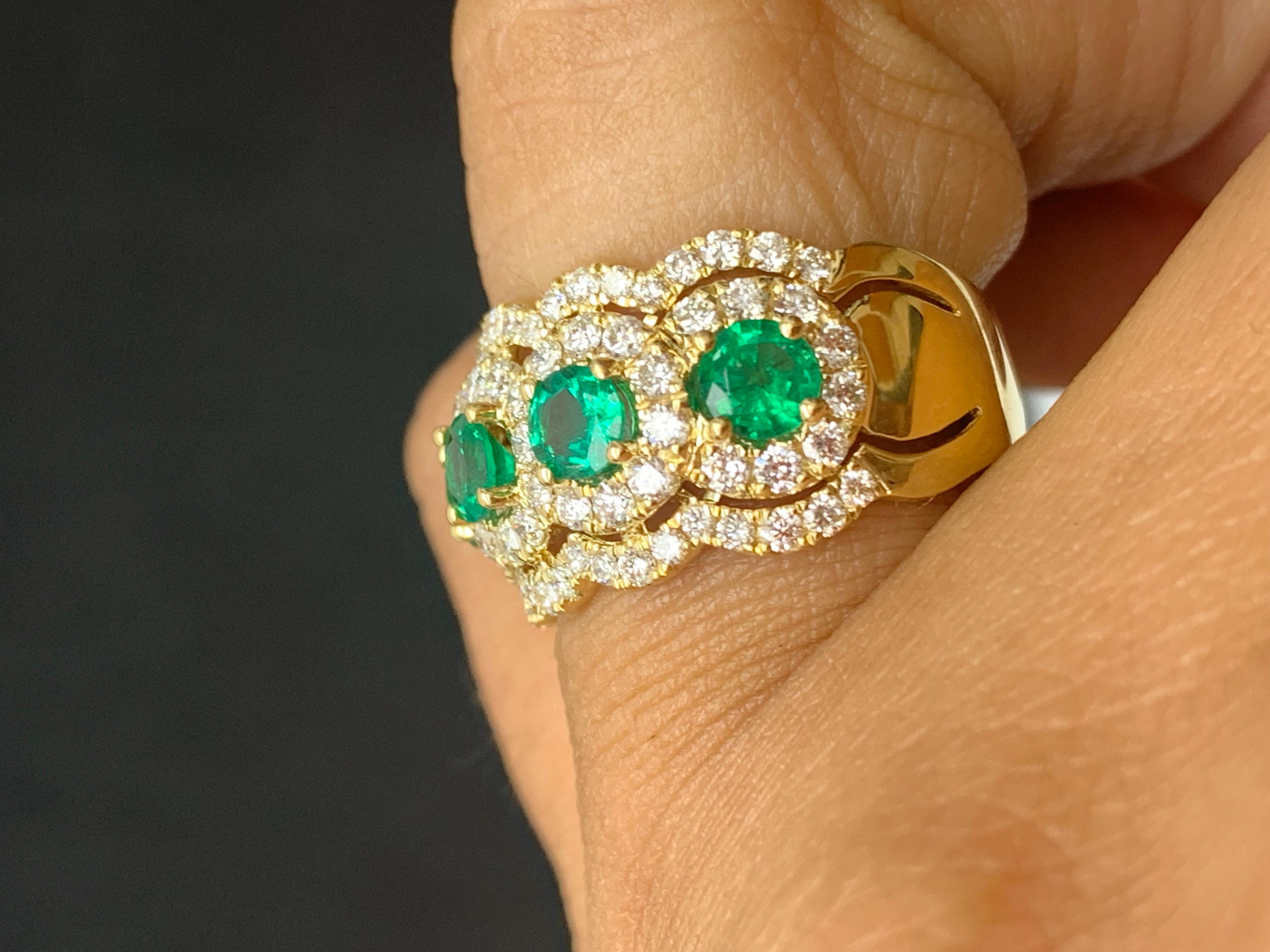 0.89 Carat Round Cut Emerald and Diamond 18K Yellow Gold Ring For Sale 7
