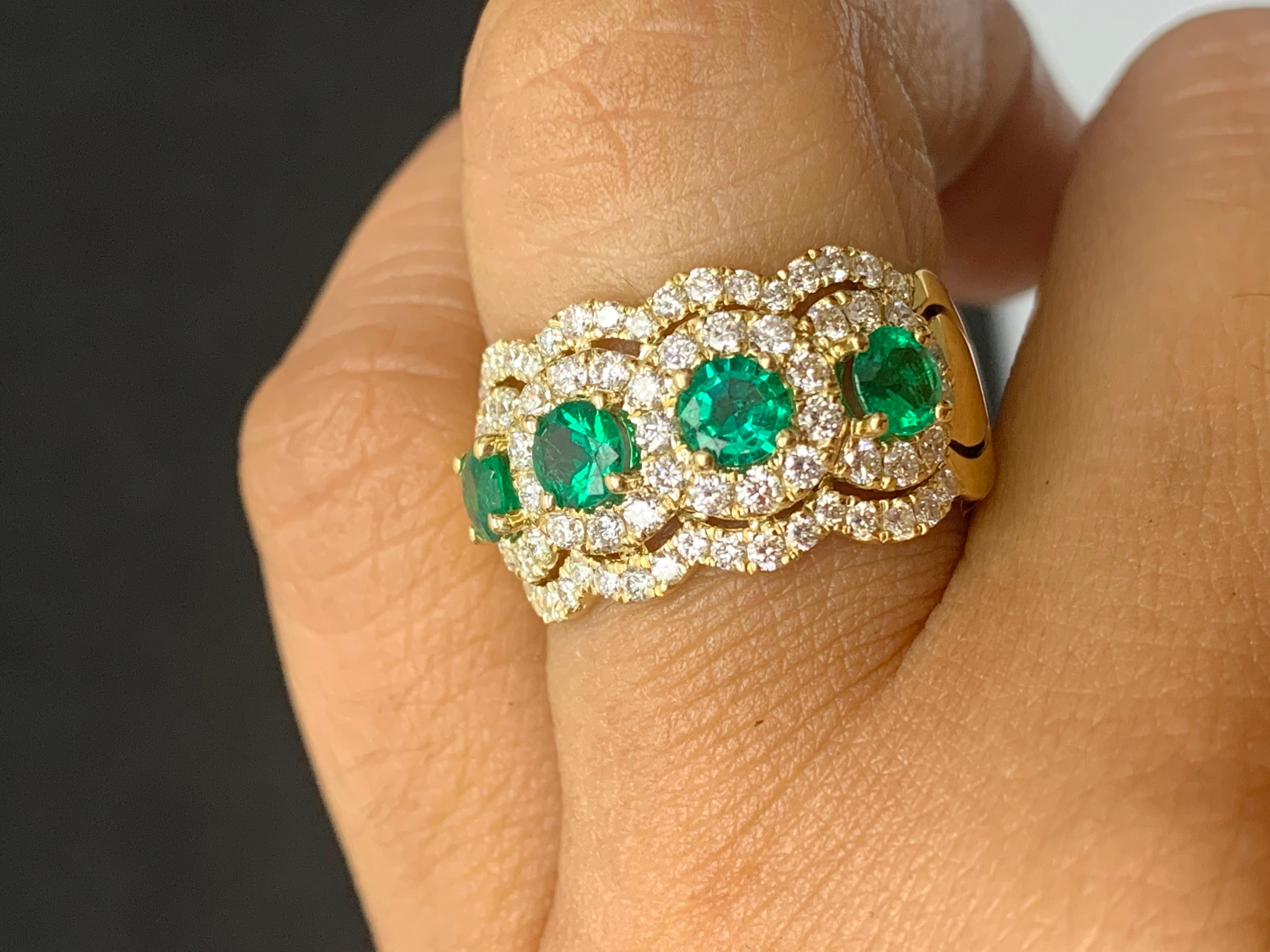 Modern 0.89 Carat Round Cut Emerald and Diamond 18K Yellow Gold Ring For Sale