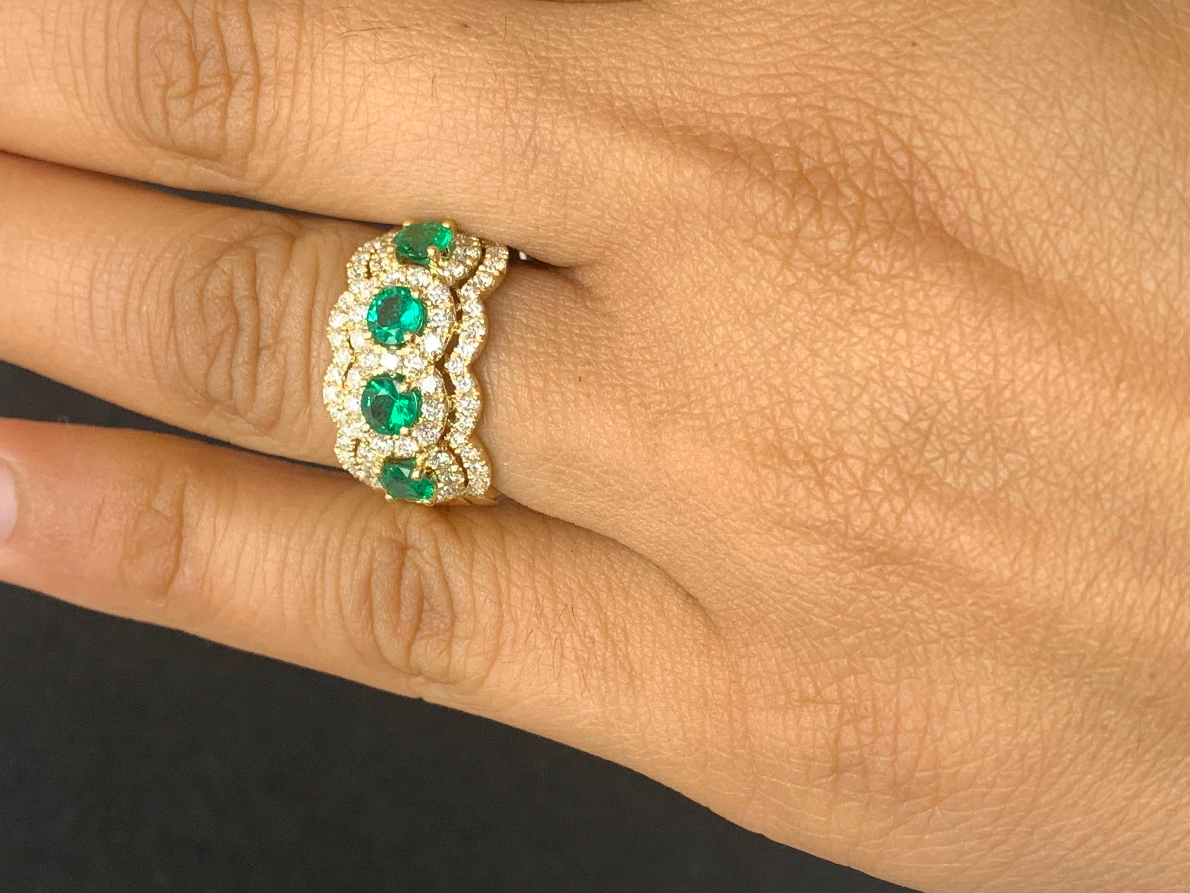 0.89 Carat Round Cut Emerald and Diamond 18K Yellow Gold Ring In New Condition For Sale In NEW YORK, NY