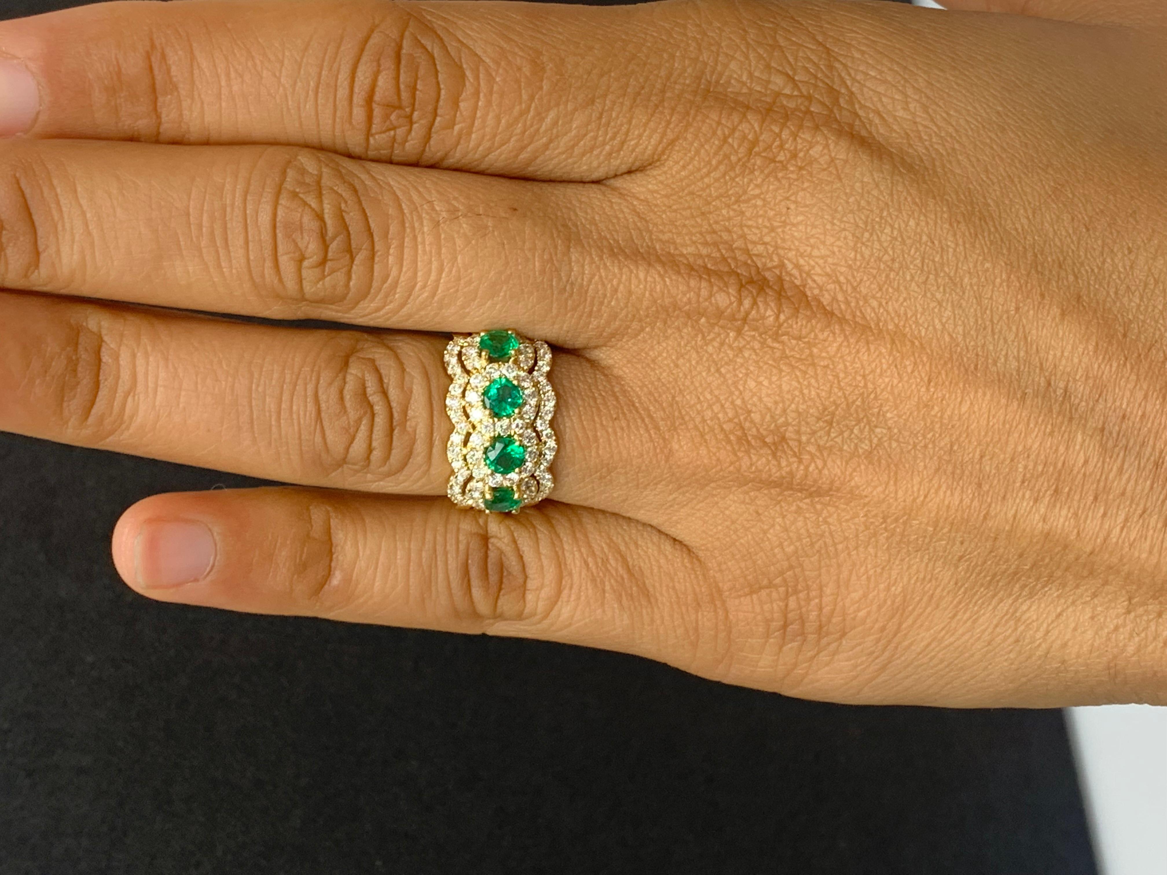 0.89 Carat Round Cut Emerald and Diamond 18K Yellow Gold Ring For Sale 1