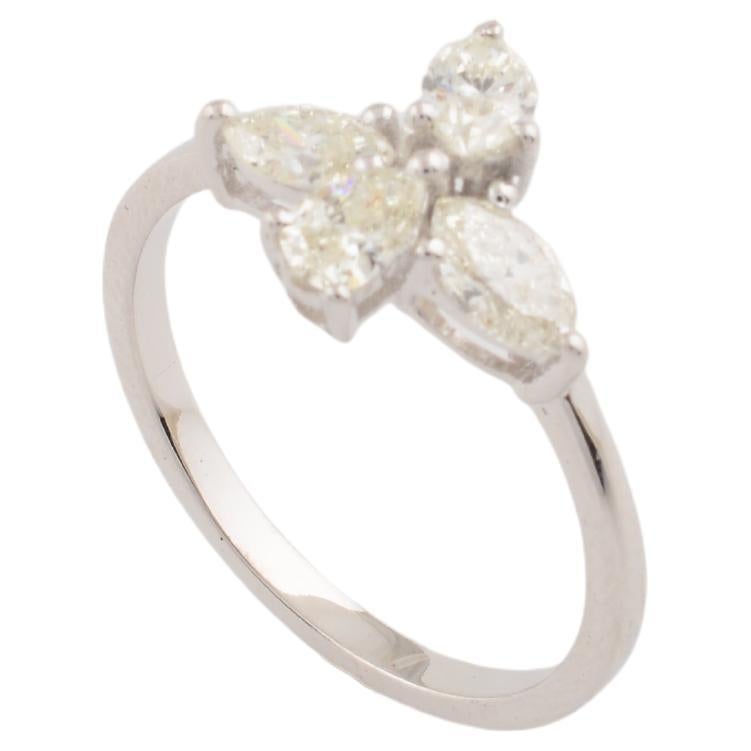 Der Ring hat die Größe 7 und kann auf Anfrage größer oder kleiner gemacht werden. FOLLOW SPECTRUM JEWELS Storefront, um die neueste Collection'S und exklusive Stücke zu sehen. Spectrum Jewels ist stolz darauf, ein Top Seller auf 1stdibs mit