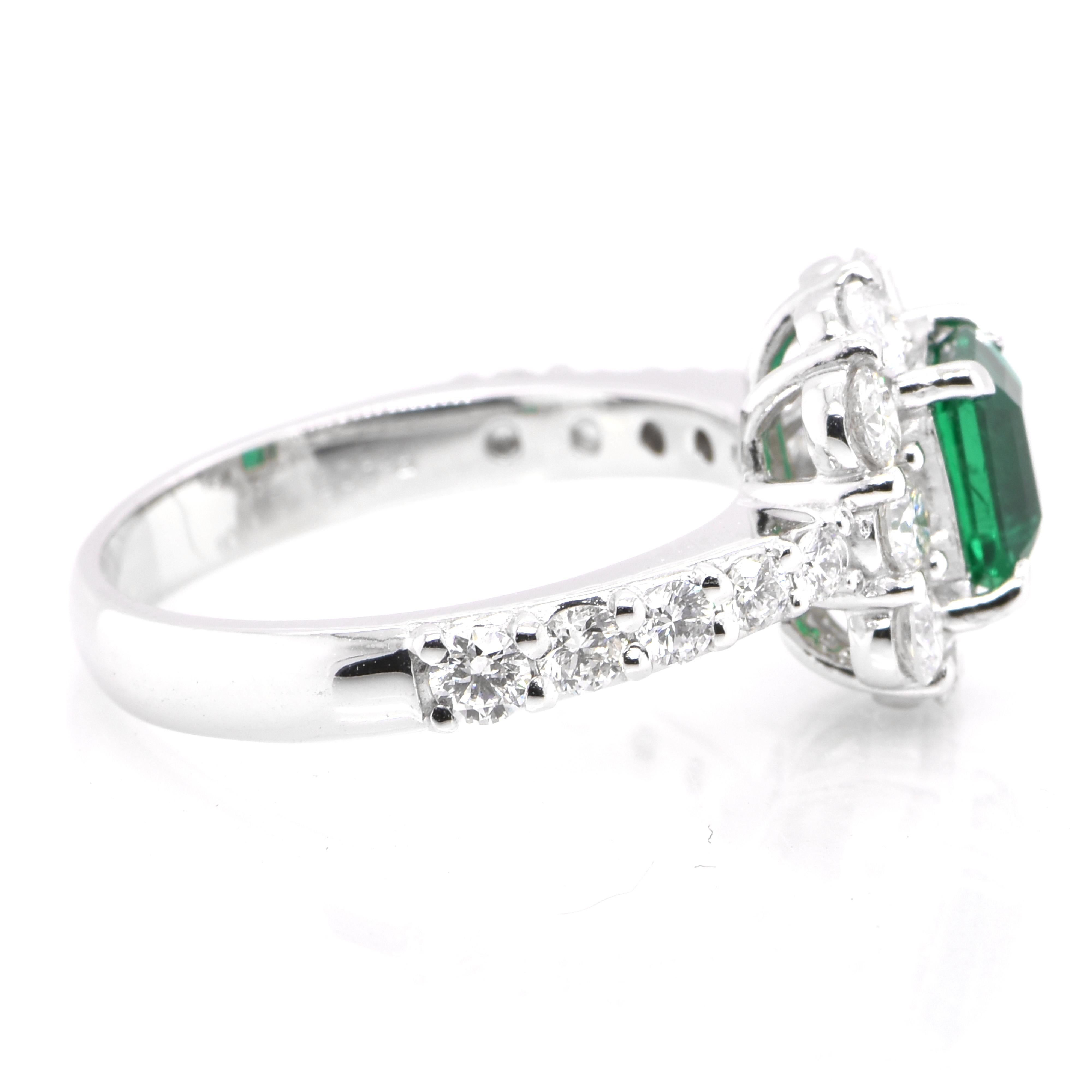 0.89 Carat Vivid Green Emerald and Diamond Halo Ring Set in Platinum In New Condition For Sale In Tokyo, JP