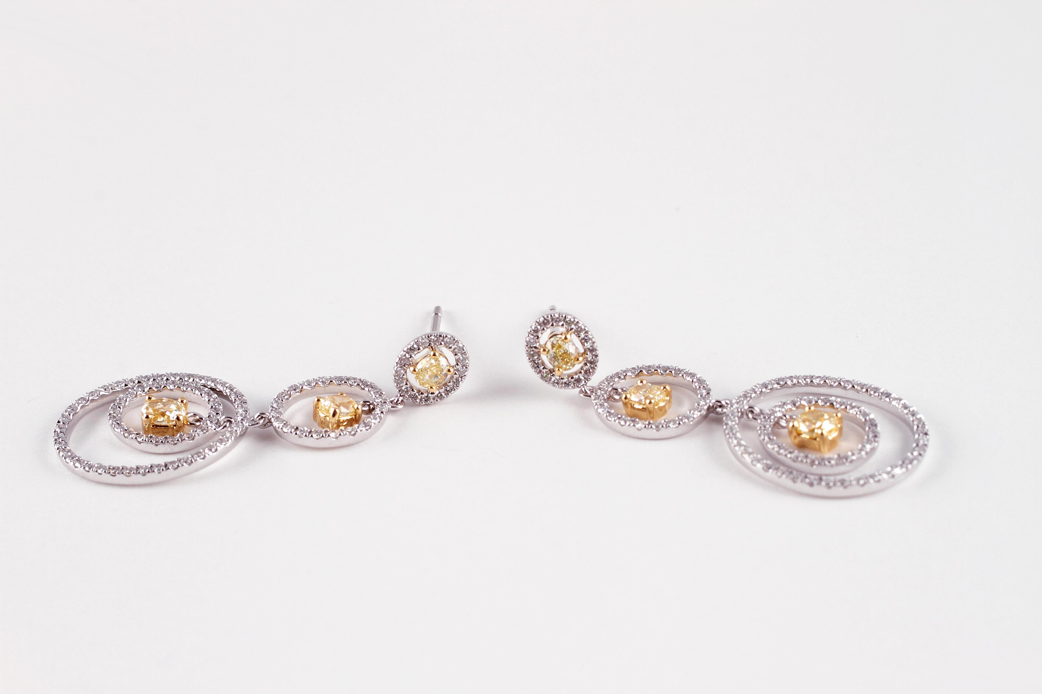 0.89 Carat Yellow Diamond 0.77 Diamond White Gold Earrings In Good Condition In Dallas, TX