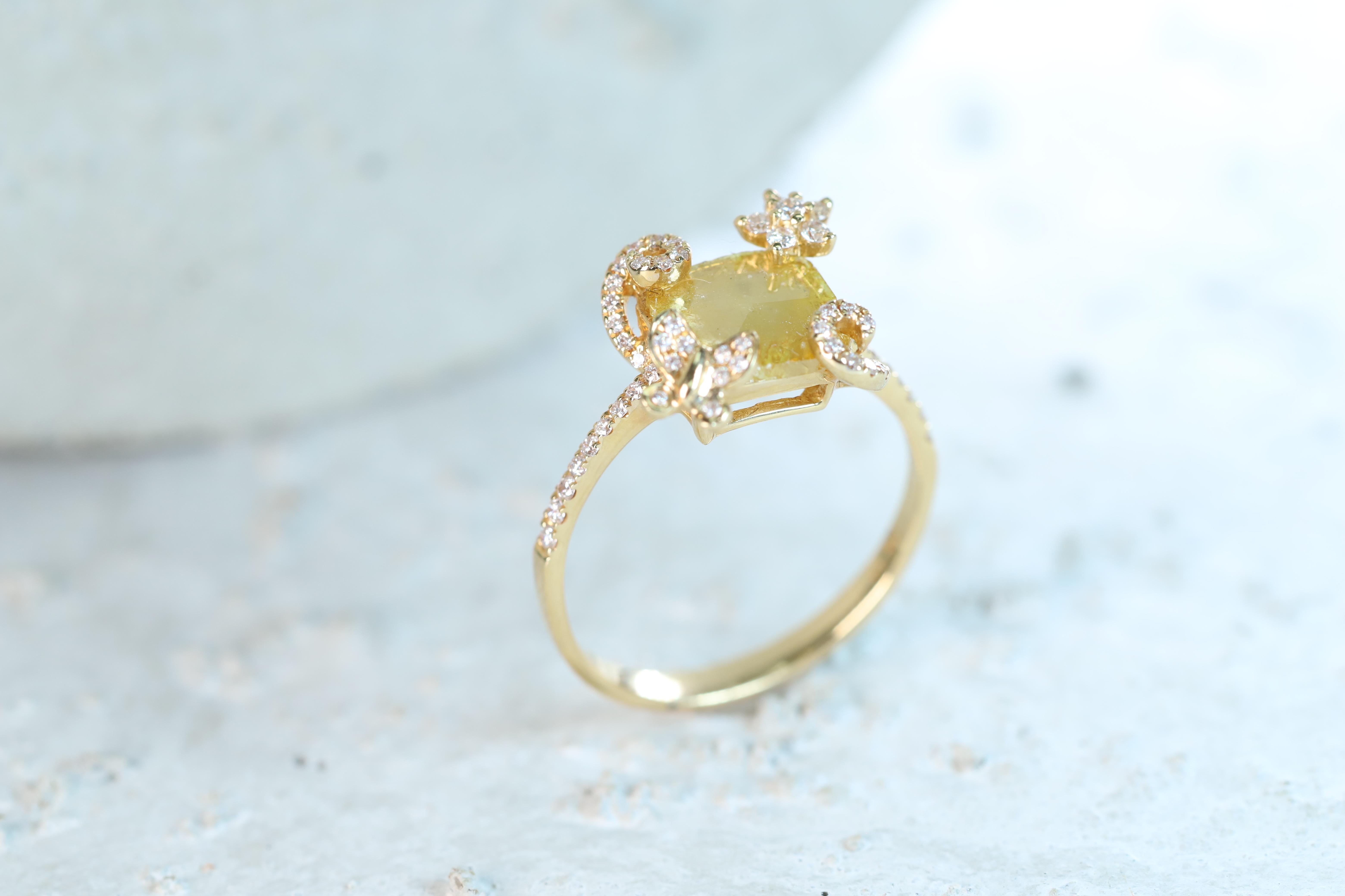 Round Cut 0.89 Carat Yellow Diamond with Round-Cut White Diamond 18k Yellow Gold Ring For Sale