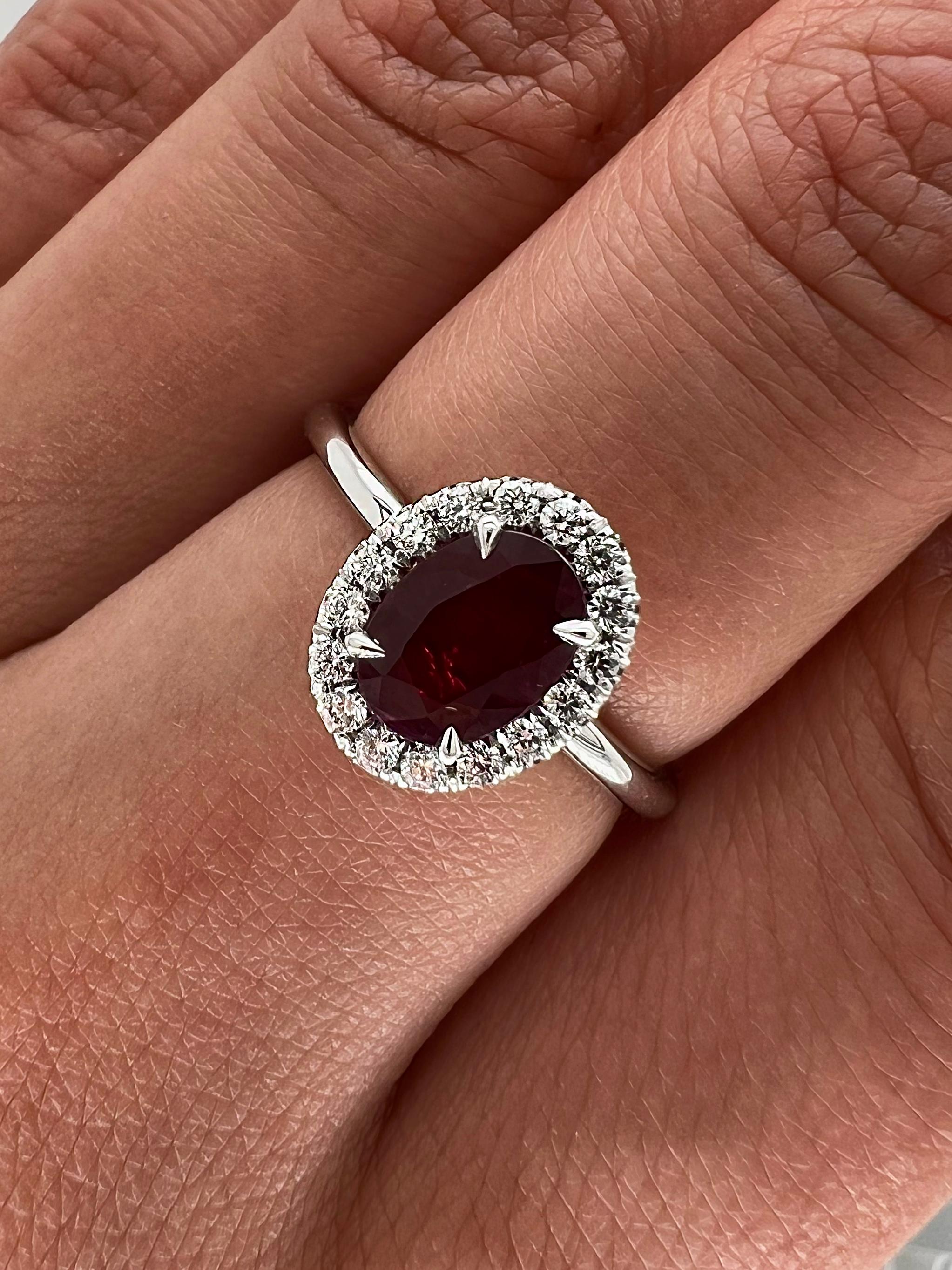0.89 Carat Ruby and Diamond Ladies Ring In New Condition For Sale In New York, NY