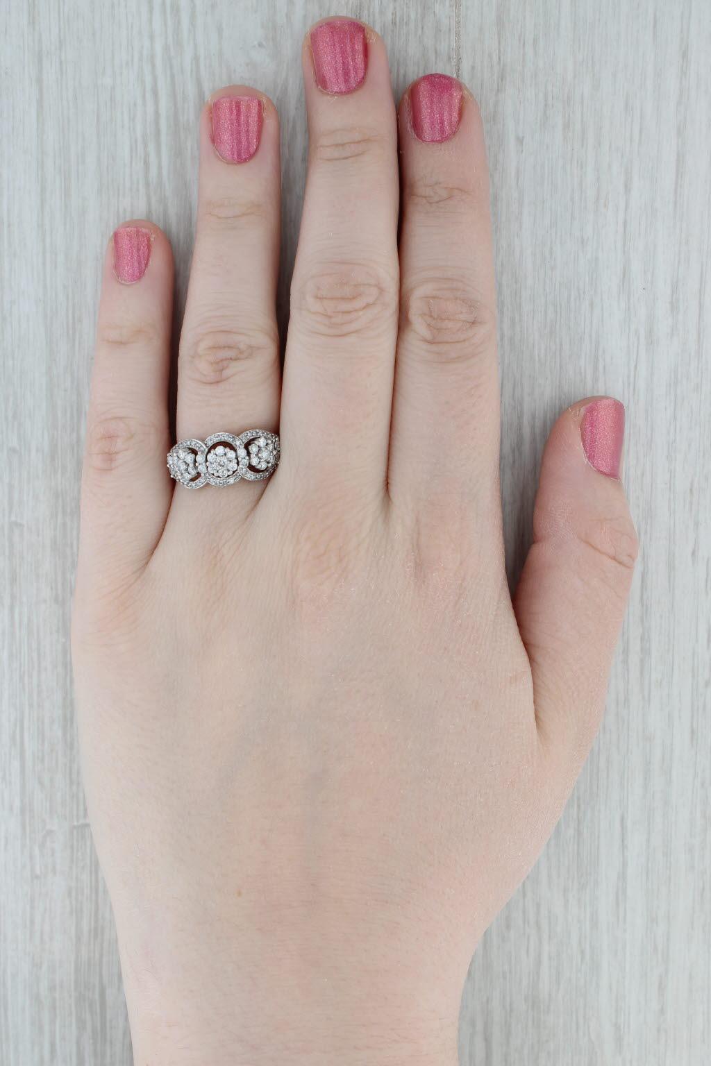 Anello a grappolo con diamanti da 0,89ctw in oro bianco 14k, misura 8 in vendita 4