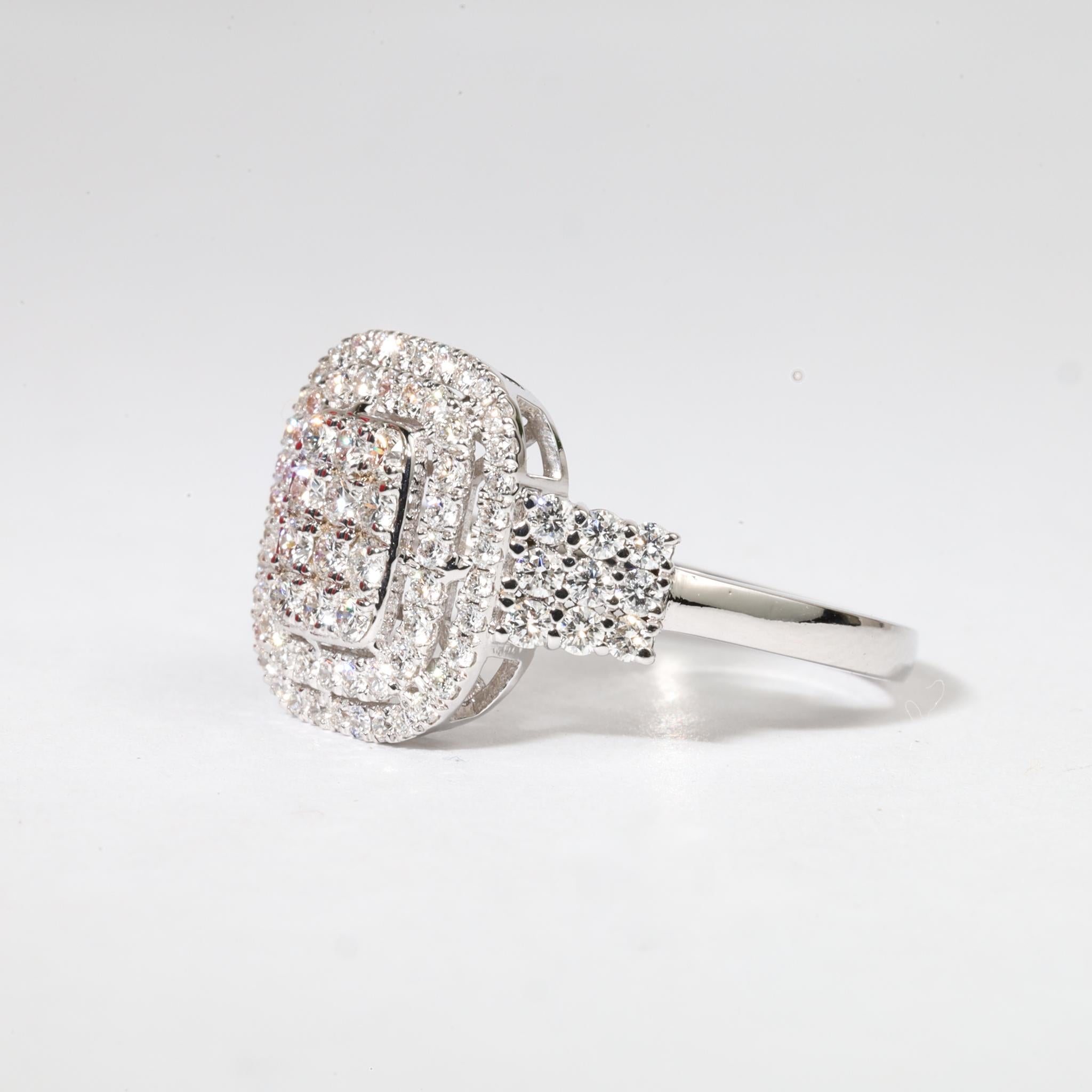 Art déco Bague de fiançailles double halo en or blanc 18 carats, diamant naturel de taille ronde de 0,8 ct. en vente