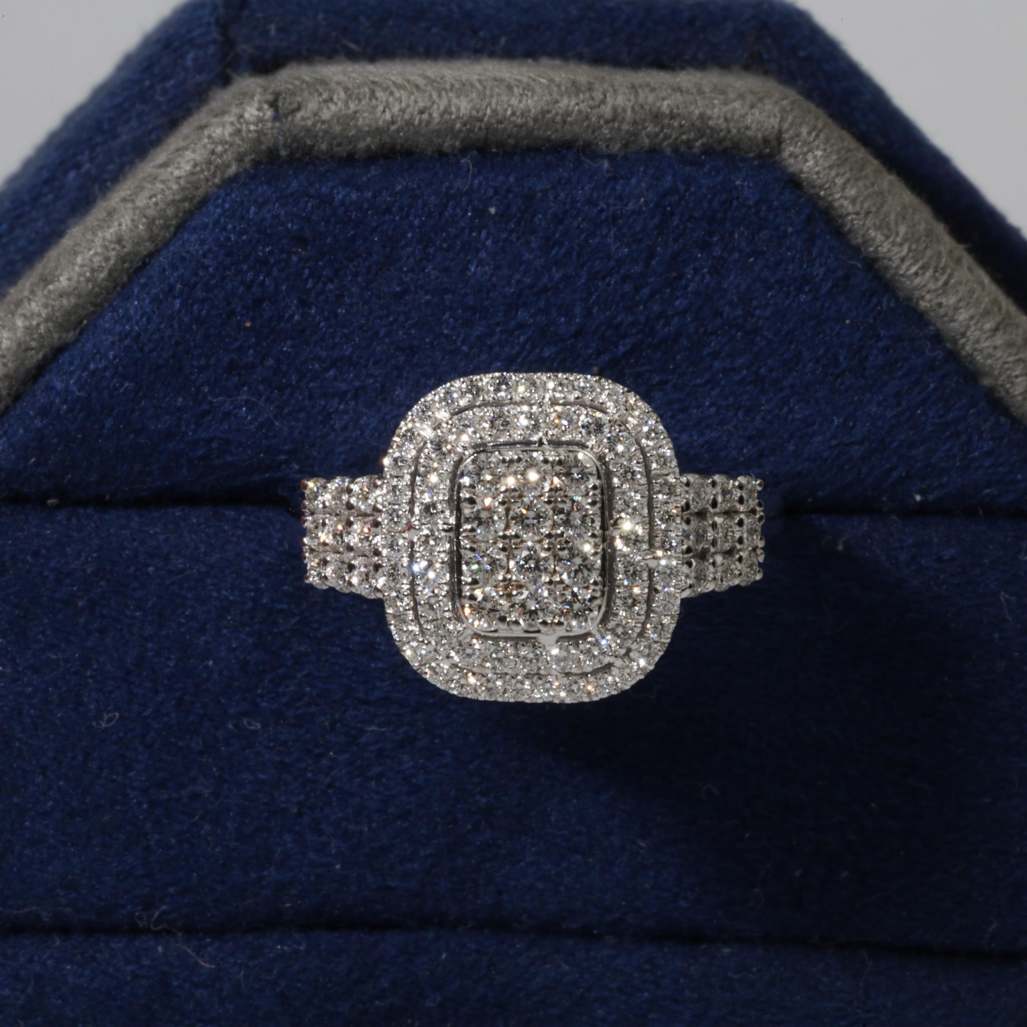 Bague de fiançailles double halo en or blanc 18 carats, diamant naturel de taille ronde de 0,8 ct. Unisexe en vente