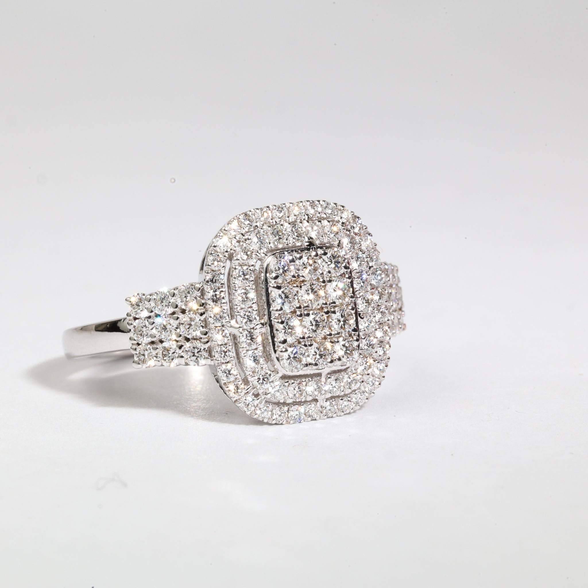 Bague de fiançailles double halo en or blanc 18 carats, diamant naturel de taille ronde de 0,8 ct. en vente 2