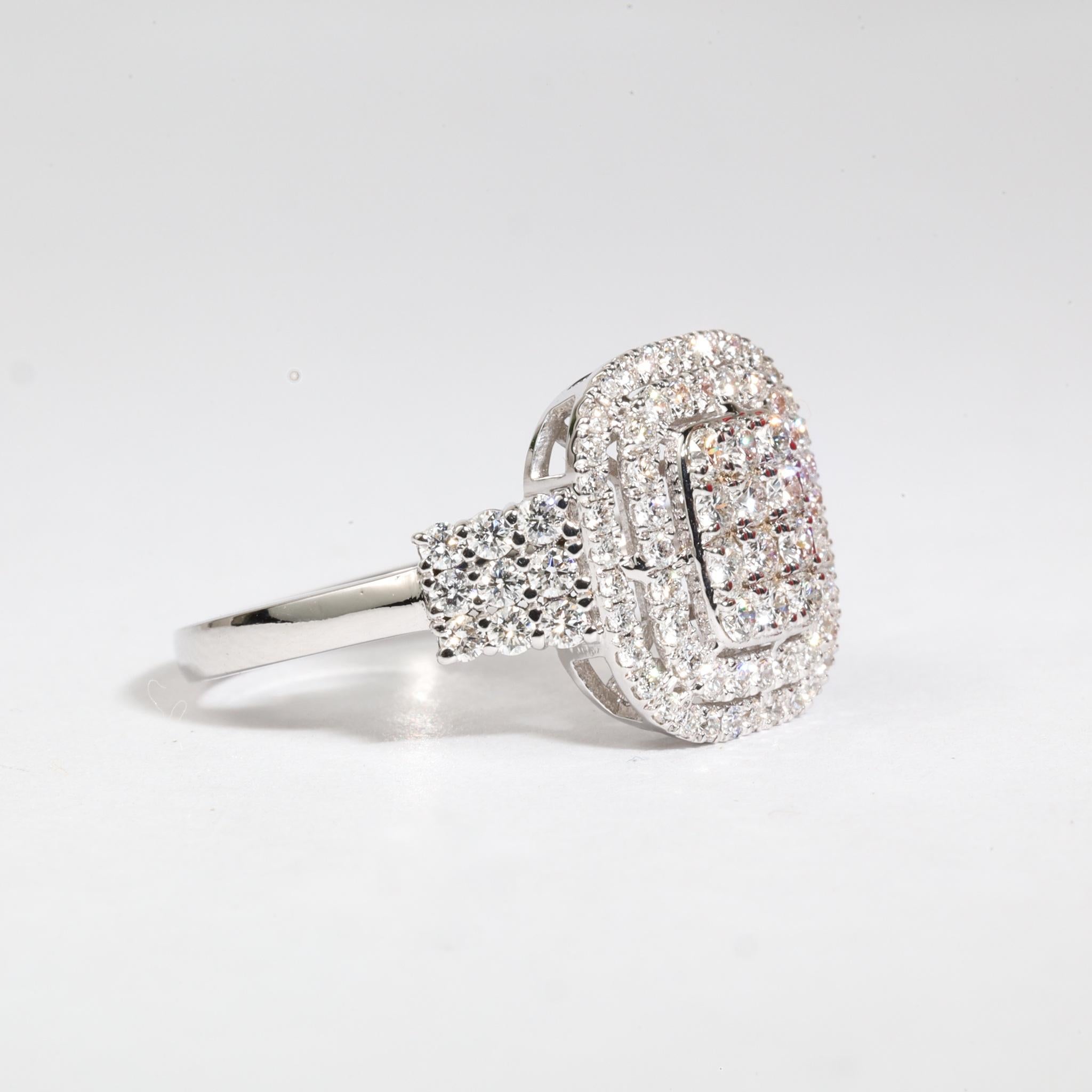 Bague de fiançailles double halo en or blanc 18 carats, diamant naturel de taille ronde de 0,8 ct. en vente 3