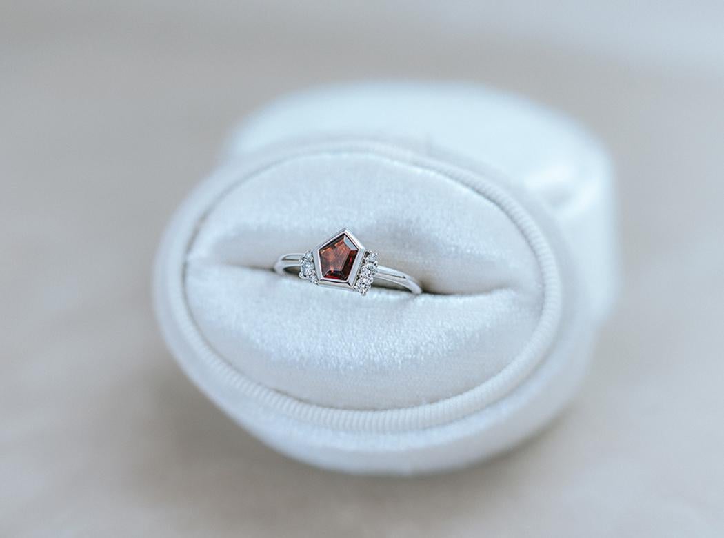 Ring in 14k white gold, set with red spinel and diamonds.
The ring on the photo is set in a bezel setting with a natural fancy-cut geometric red spinel (0.8ct) and natural diamonds VS/SI1 - FG.
Dimensions of the spinel: 5 x 4.5mm.