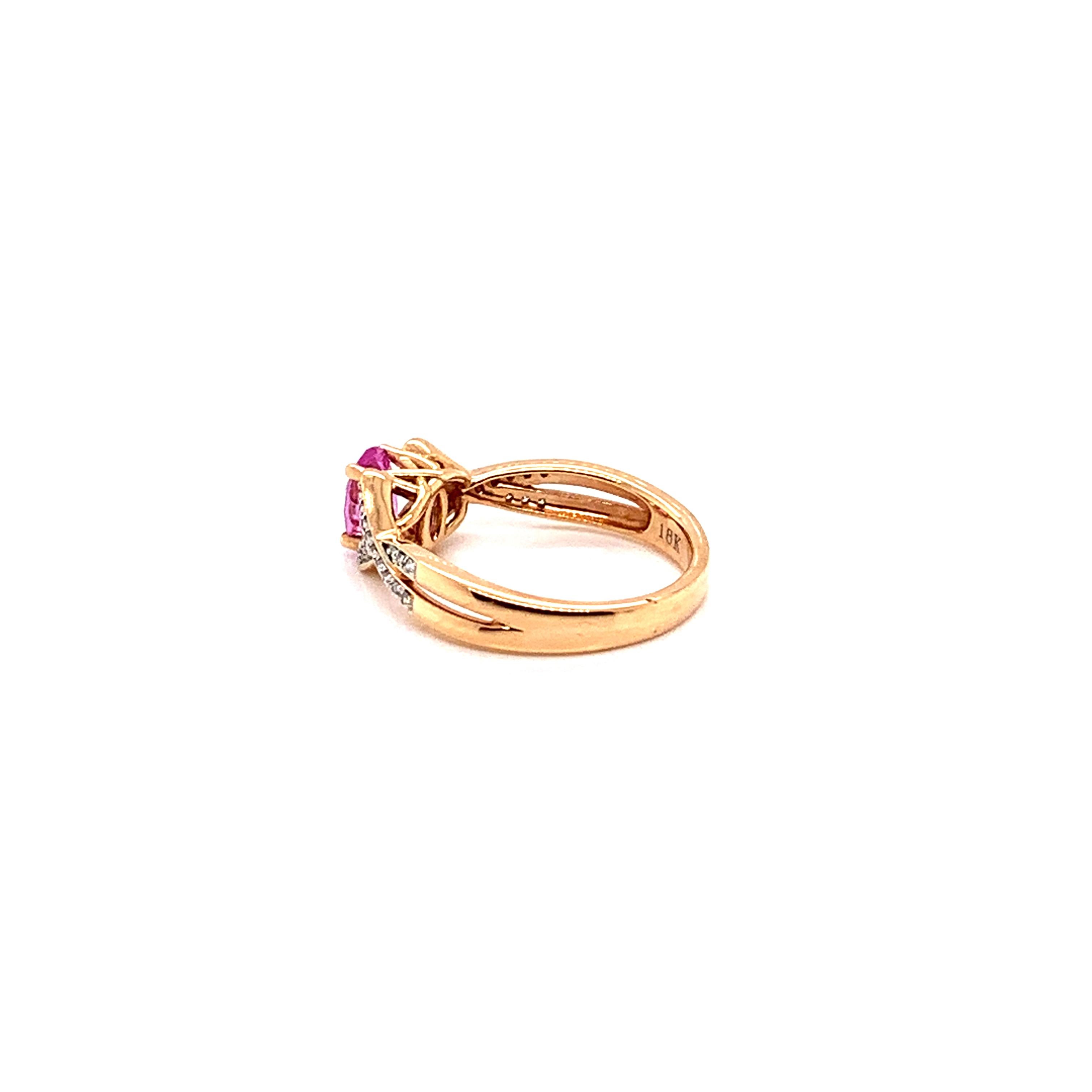 Contemporary 0.9 Carat Pink Sapphire Ring in 18 Karat Rose Gold with Diamond For Sale